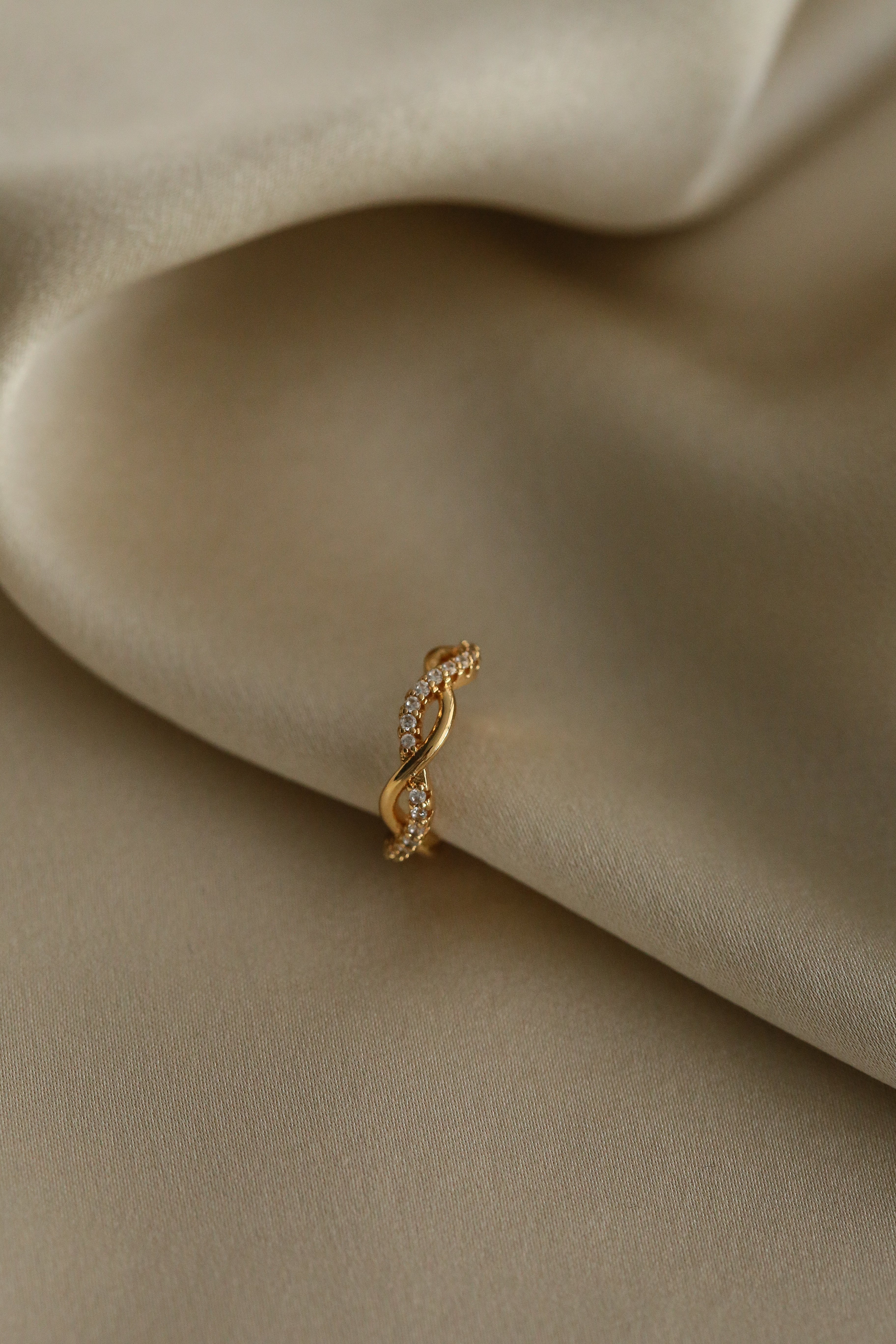 Jolie Ear Cuff - Boutique Minimaliste has waterproof, durable, elegant and vintage inspired jewelry