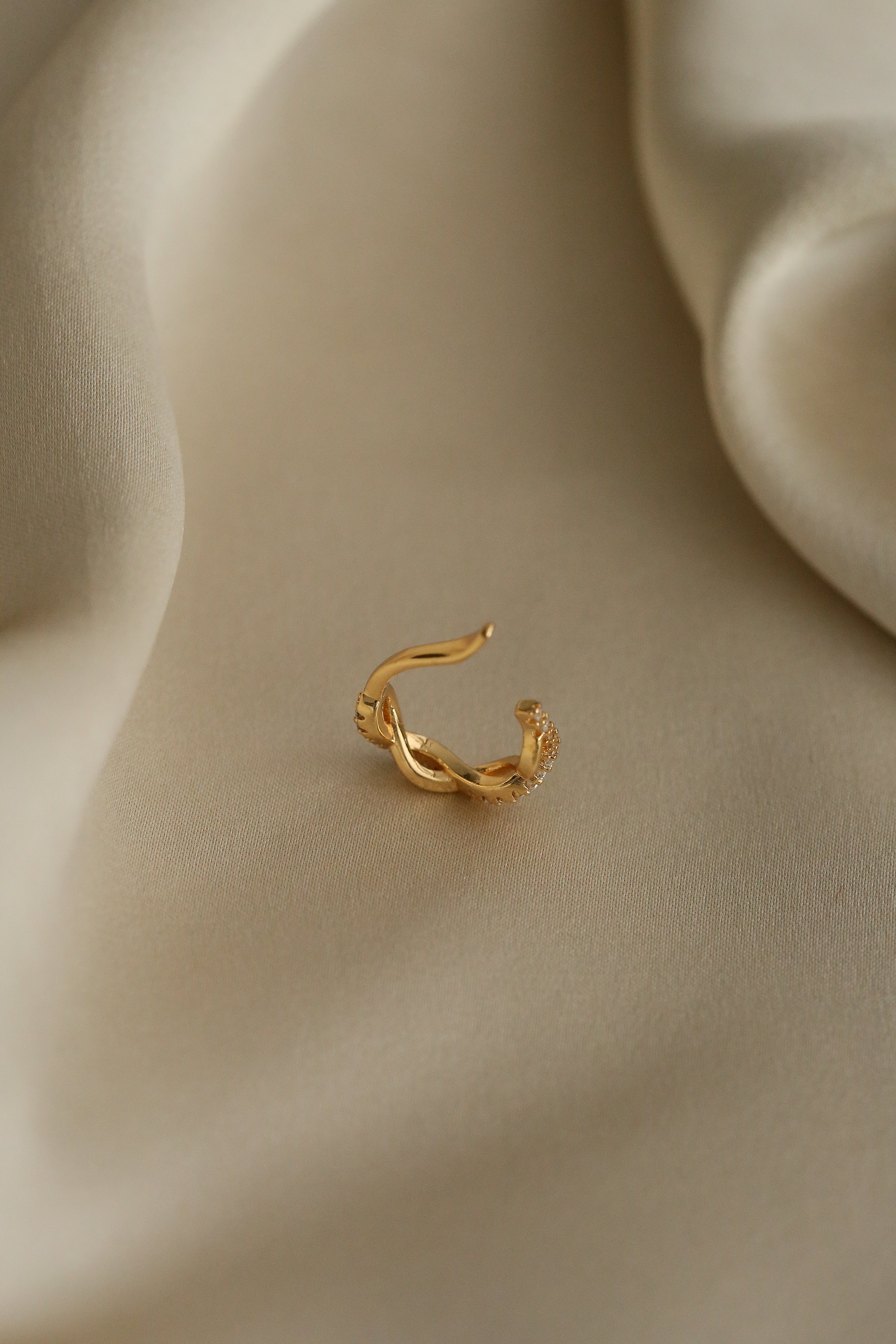 Jolie Ear Cuff - Boutique Minimaliste has waterproof, durable, elegant and vintage inspired jewelry