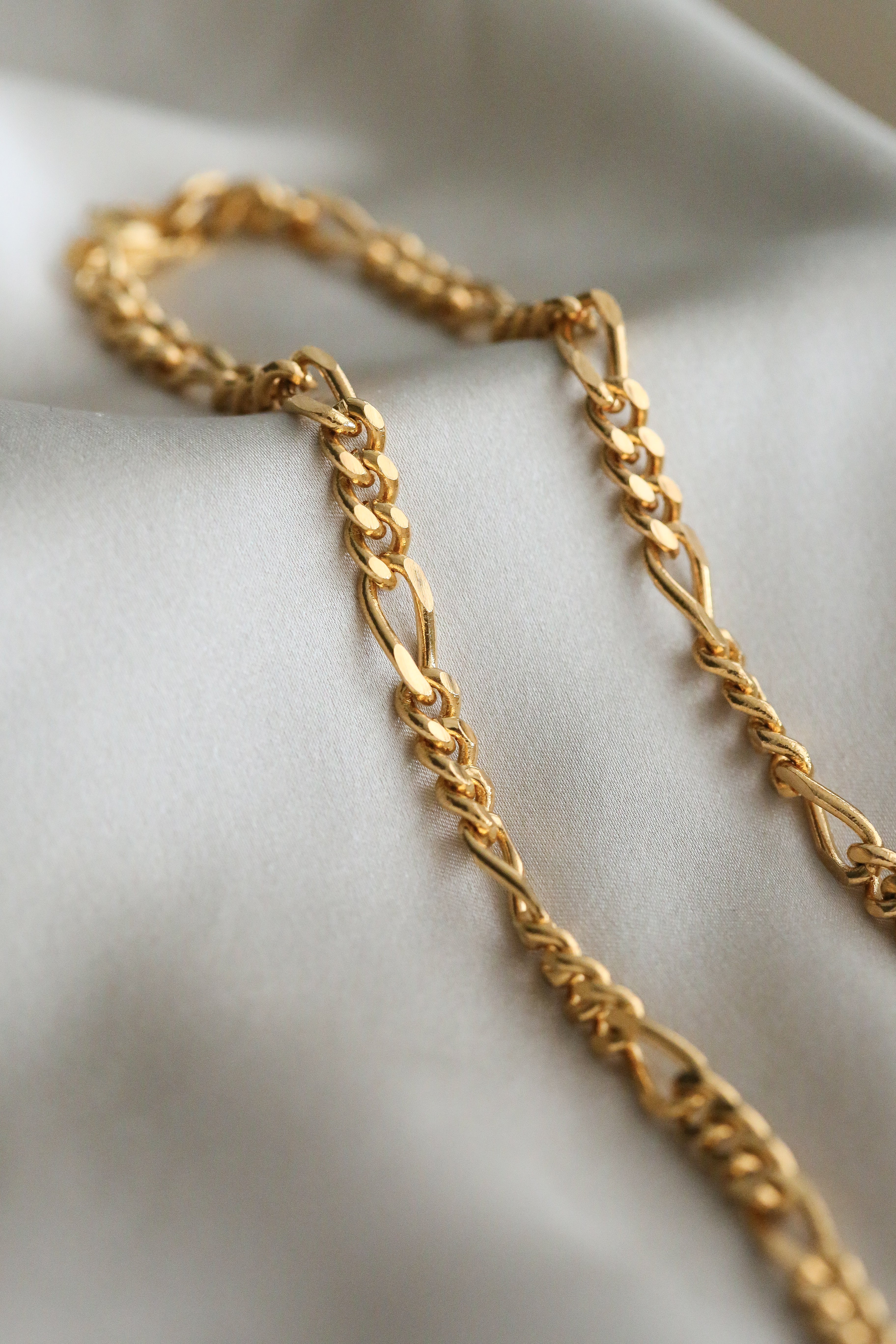 Justus Necklace - Boutique Minimaliste has waterproof, durable, elegant and vintage inspired jewelry