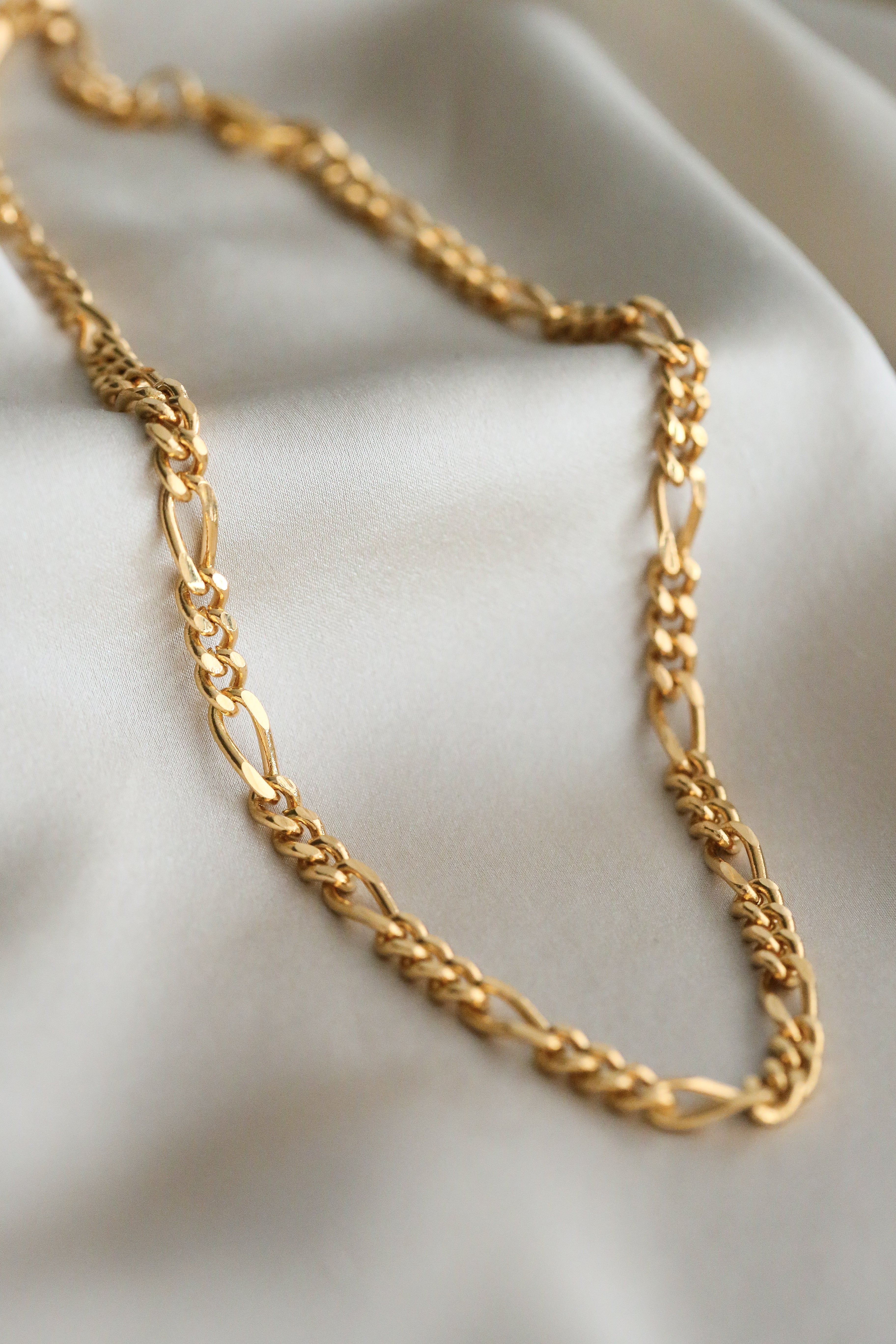 Justus Necklace - Boutique Minimaliste has waterproof, durable, elegant and vintage inspired jewelry