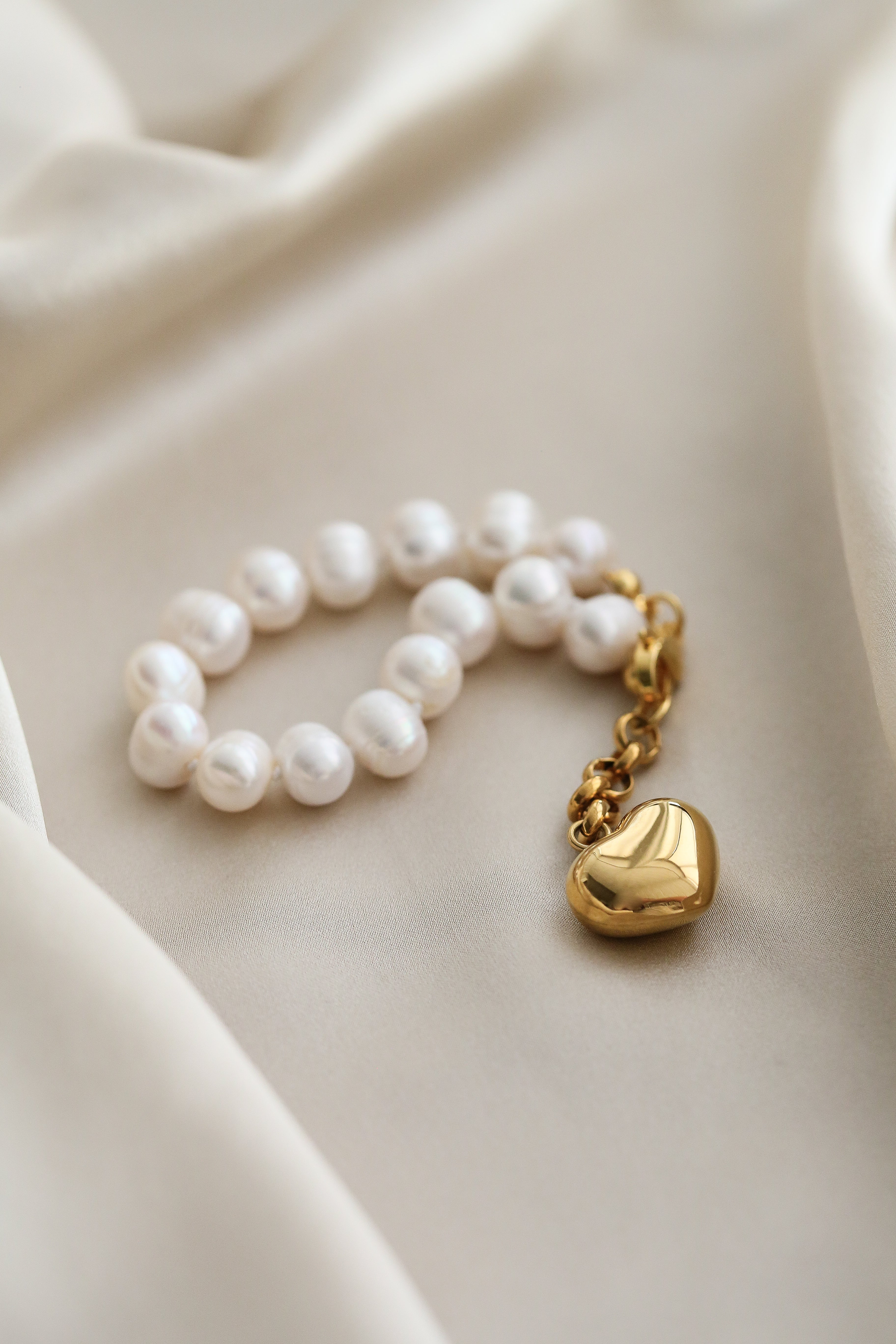 Karina Bracelet - Boutique Minimaliste has waterproof, durable, elegant and vintage inspired jewelry