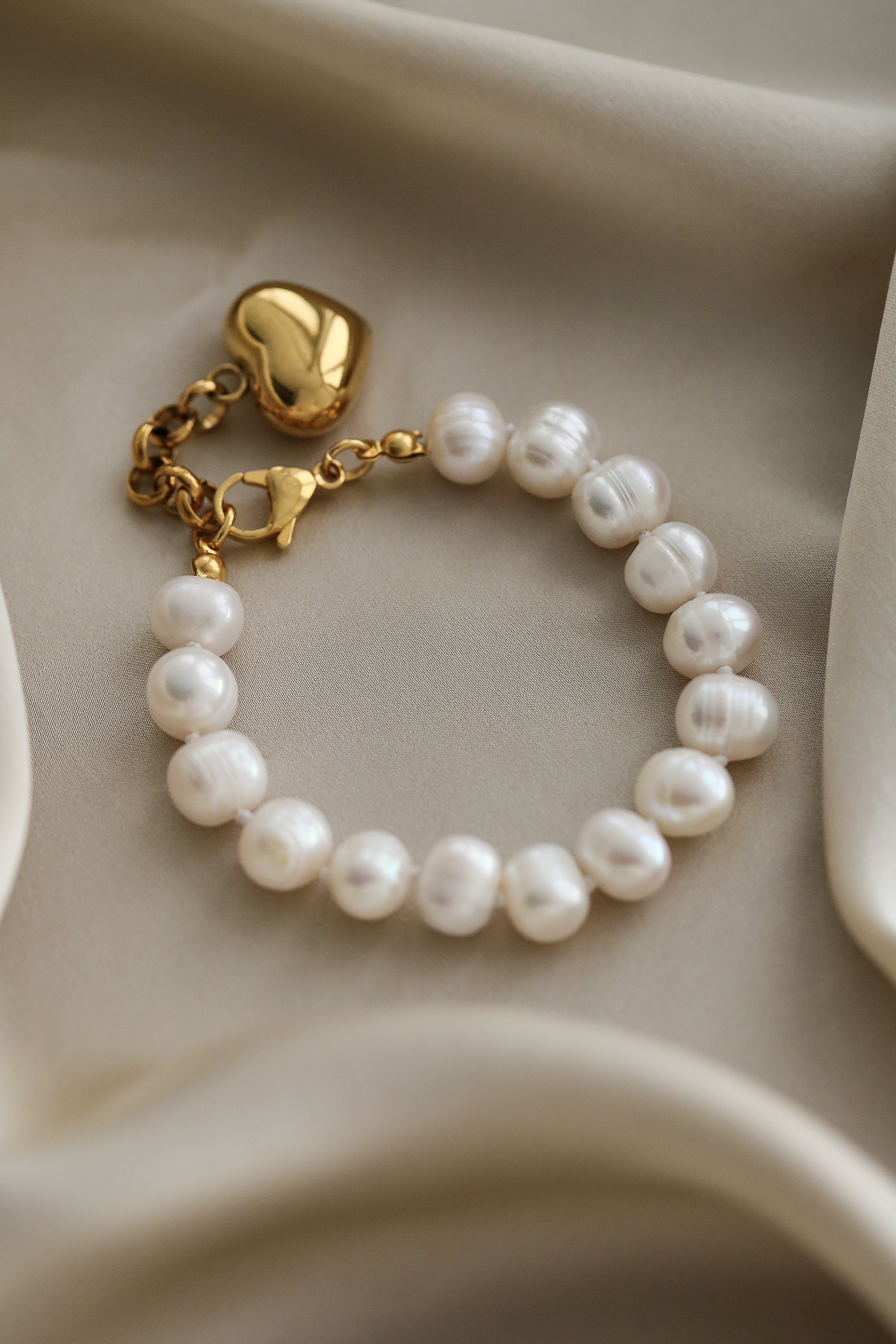 Karina Bracelet - Boutique Minimaliste has waterproof, durable, elegant and vintage inspired jewelry