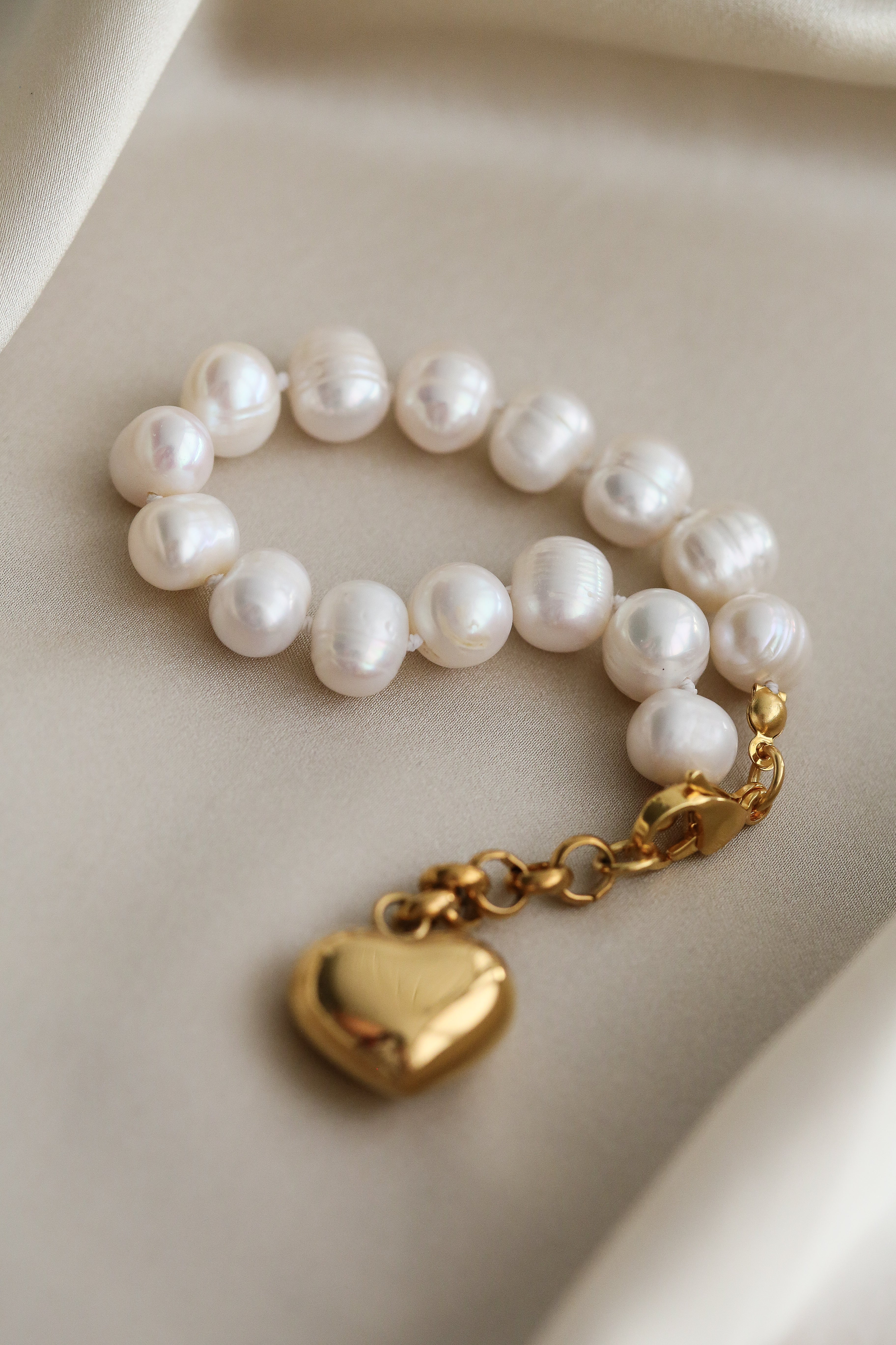 Karina Bracelet - Boutique Minimaliste has waterproof, durable, elegant and vintage inspired jewelry