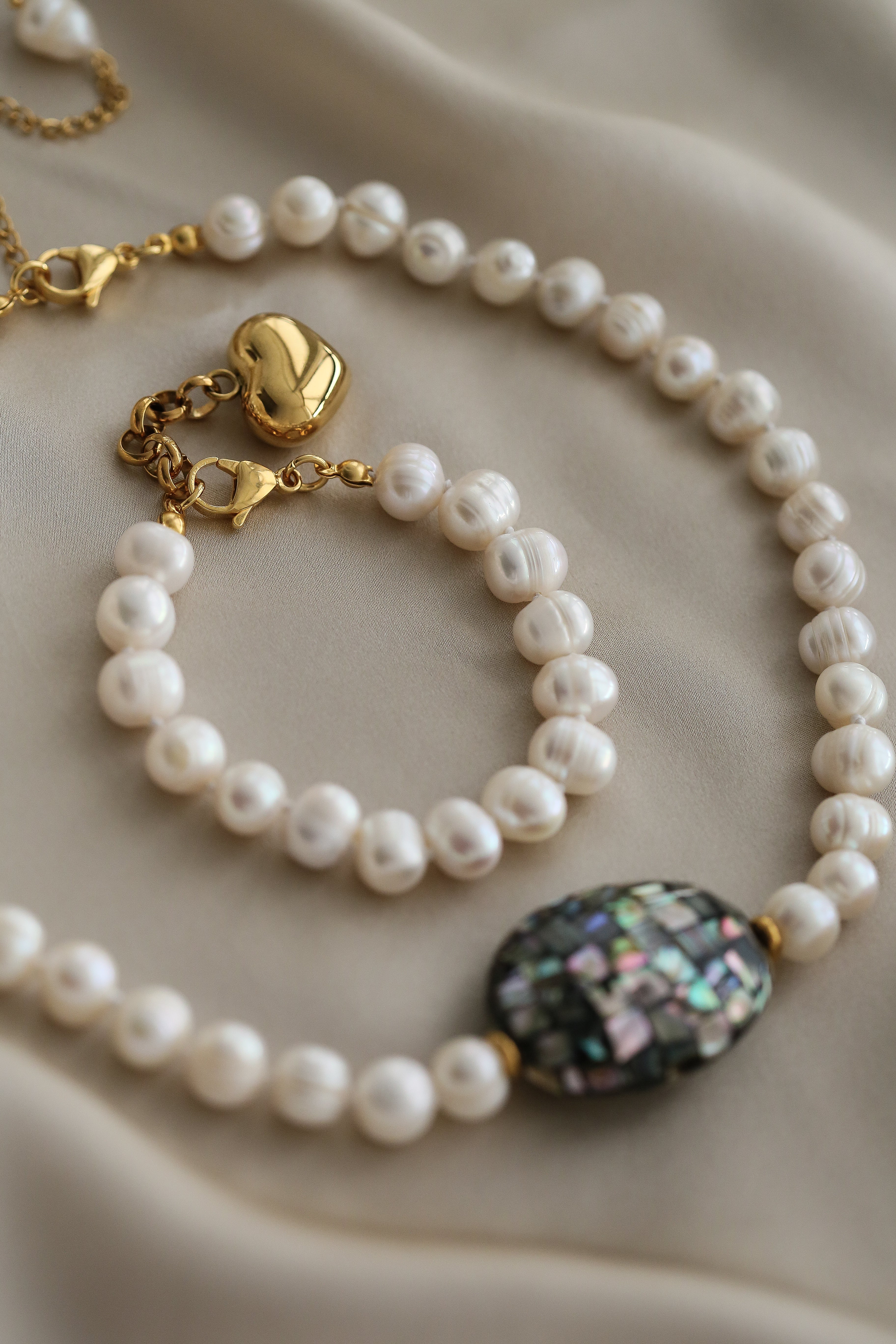 Karina Bracelet - Boutique Minimaliste has waterproof, durable, elegant and vintage inspired jewelry