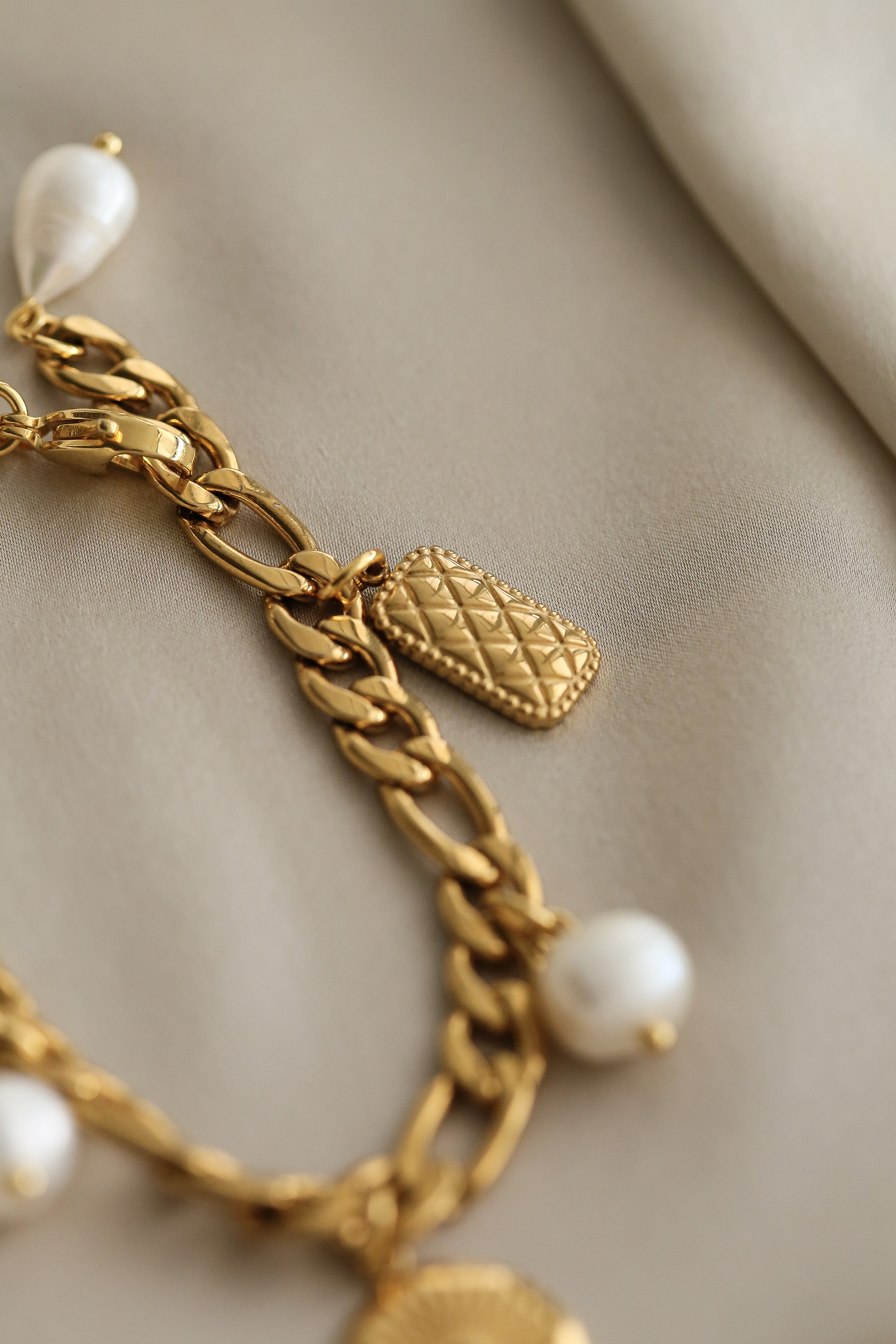 Kate Bracelet - Boutique Minimaliste has waterproof, durable, elegant and vintage inspired jewelry