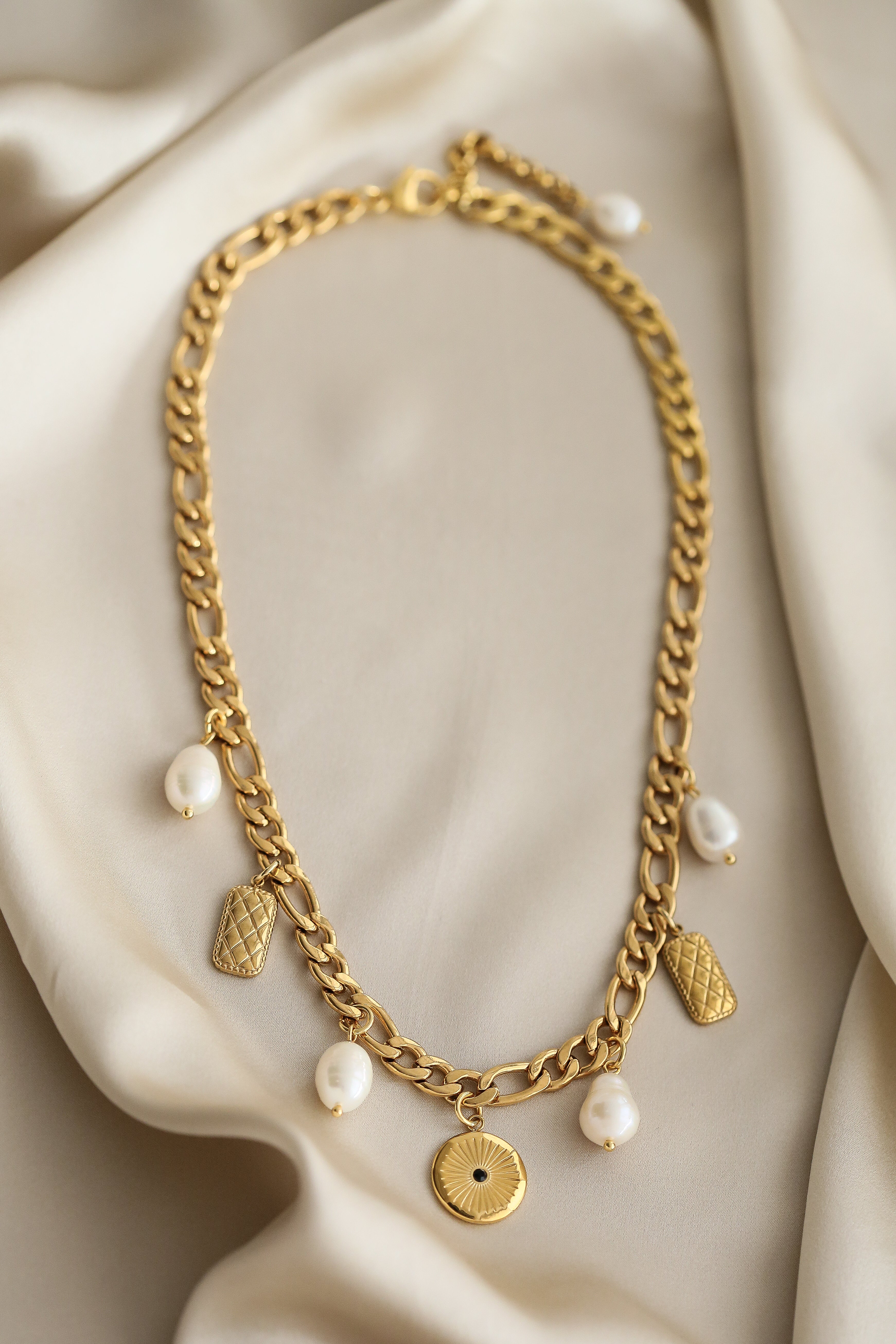 Kate Necklace - Boutique Minimaliste has waterproof, durable, elegant and vintage inspired jewelry