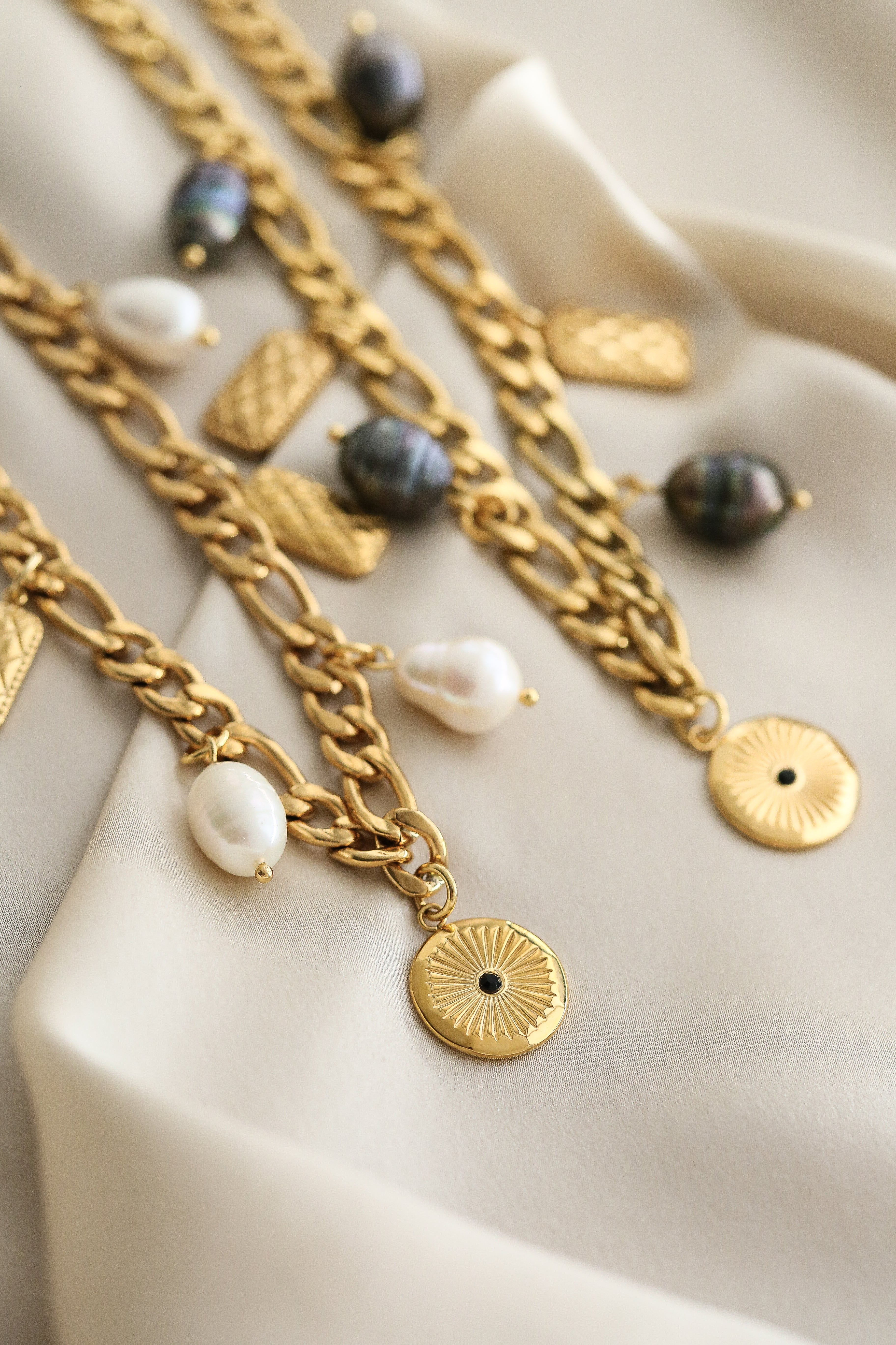 Kate Necklace - Boutique Minimaliste has waterproof, durable, elegant and vintage inspired jewelry