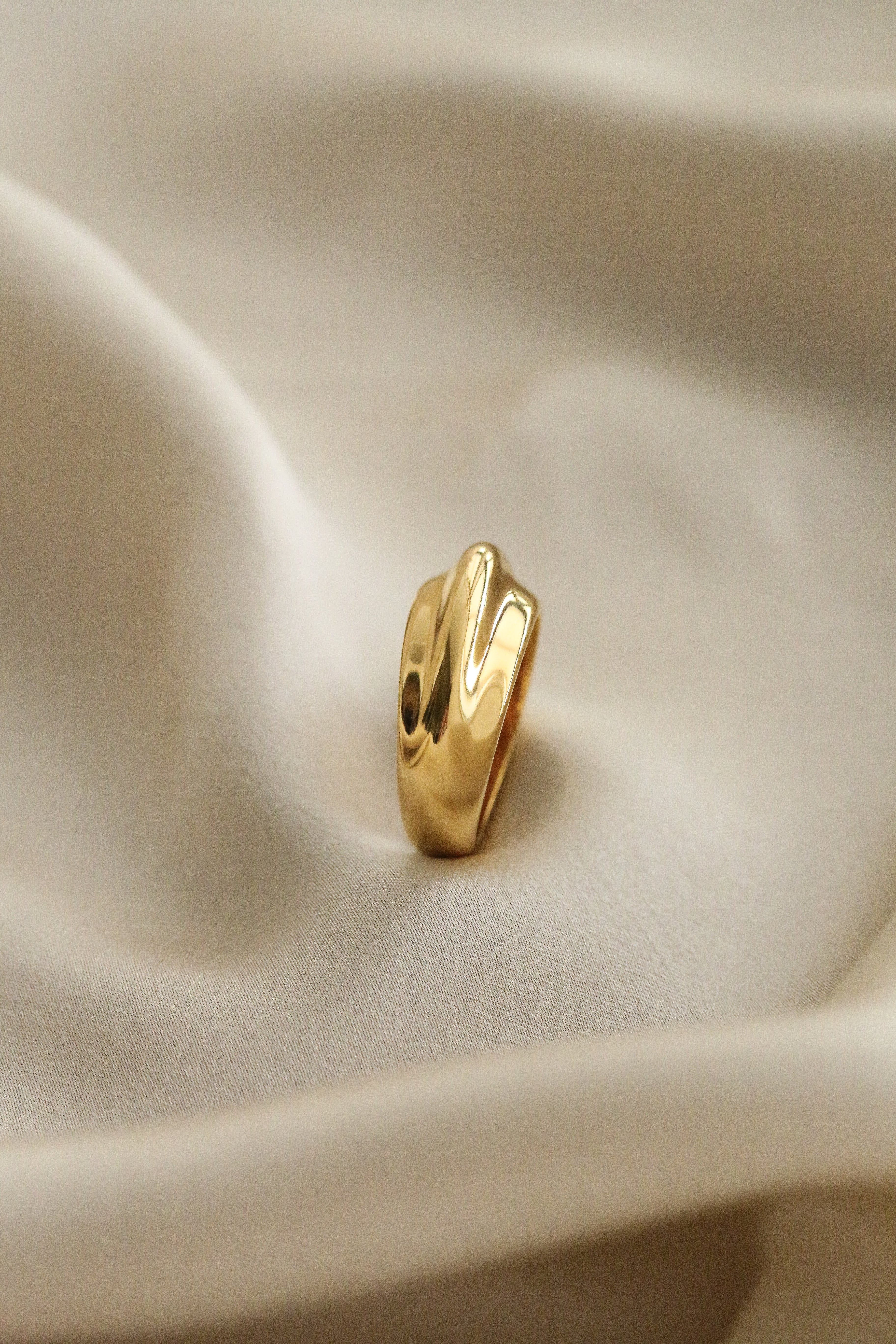 Kelly Ring - Boutique Minimaliste has waterproof, durable, elegant and vintage inspired jewelry