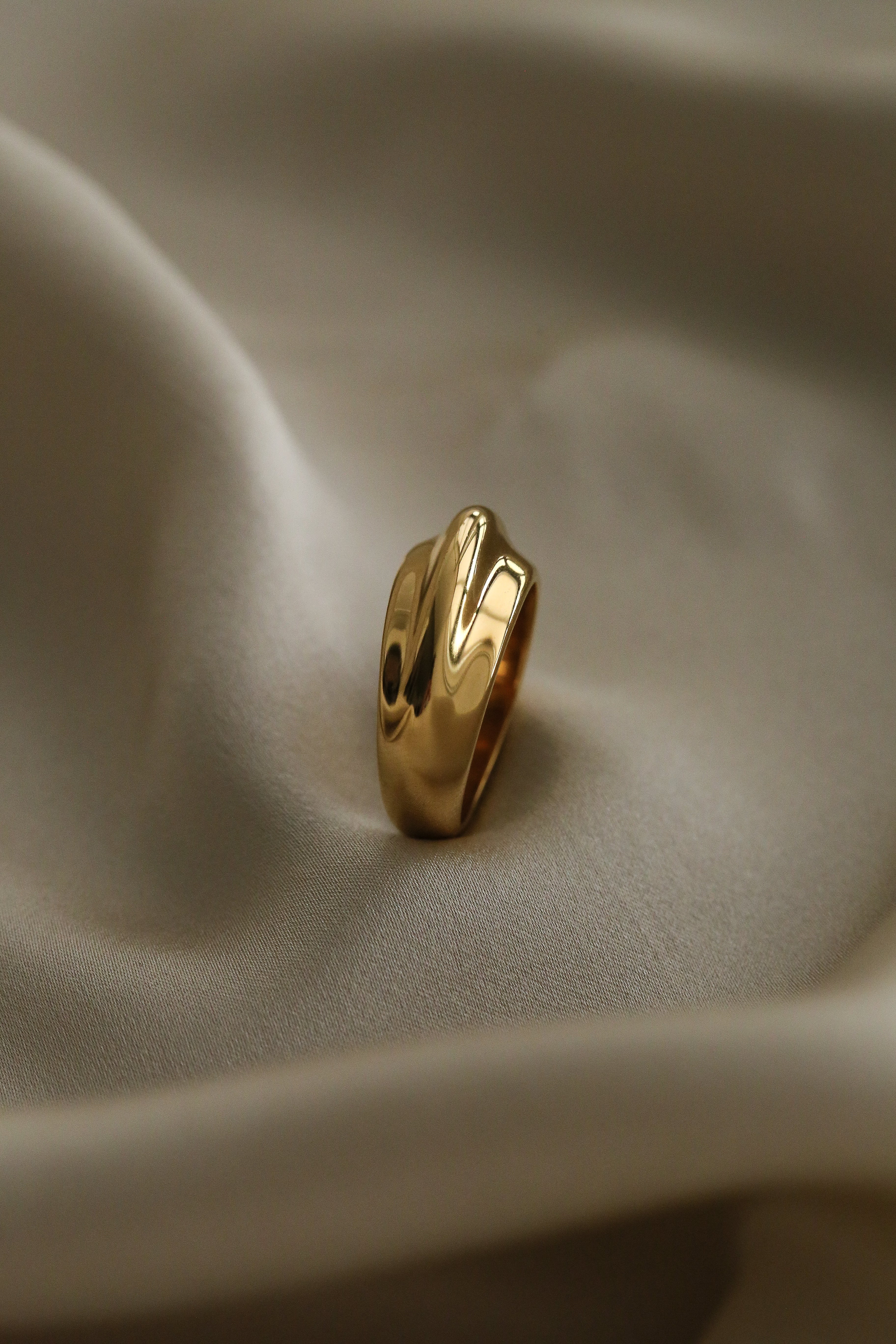 Kelly Ring - Boutique Minimaliste has waterproof, durable, elegant and vintage inspired jewelry