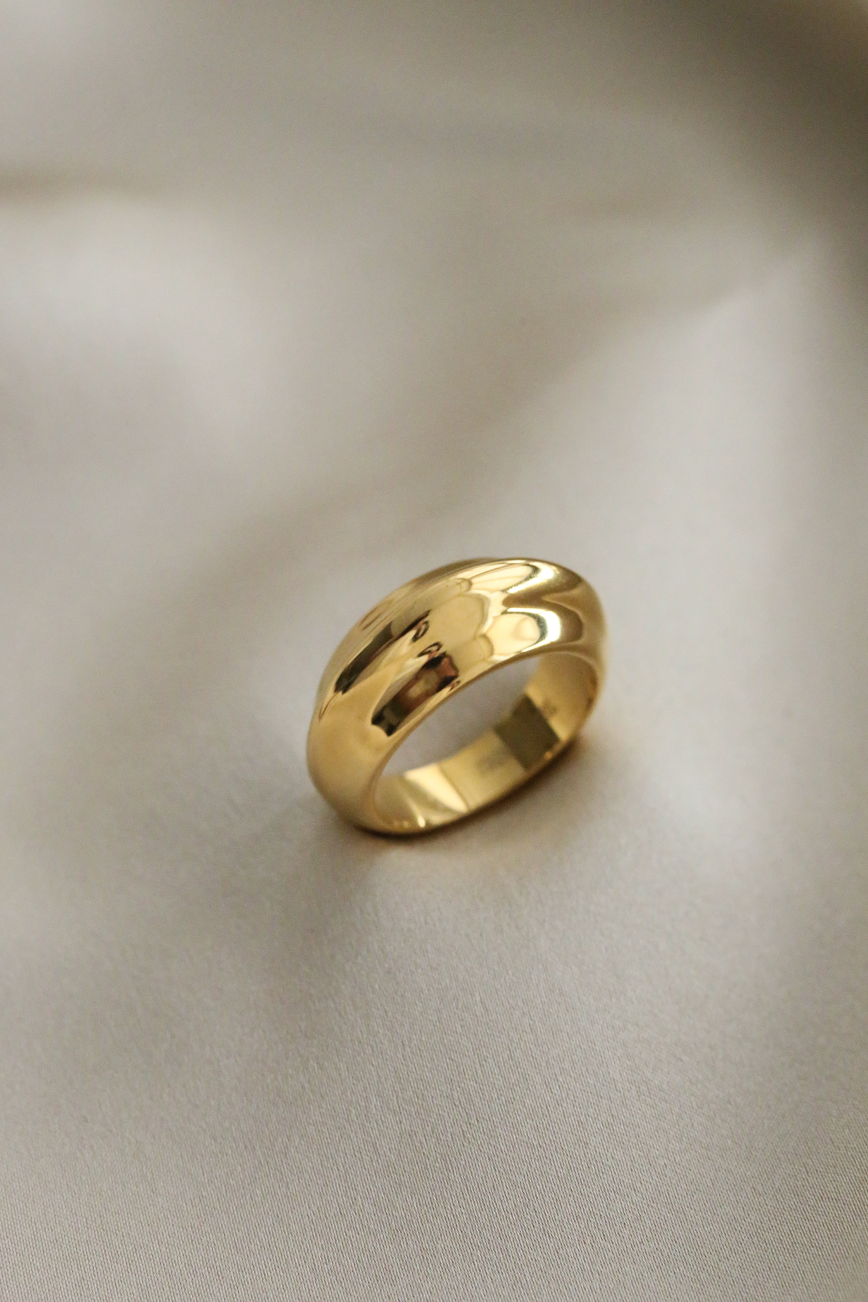 Kelly Ring - Boutique Minimaliste has waterproof, durable, elegant and vintage inspired jewelry