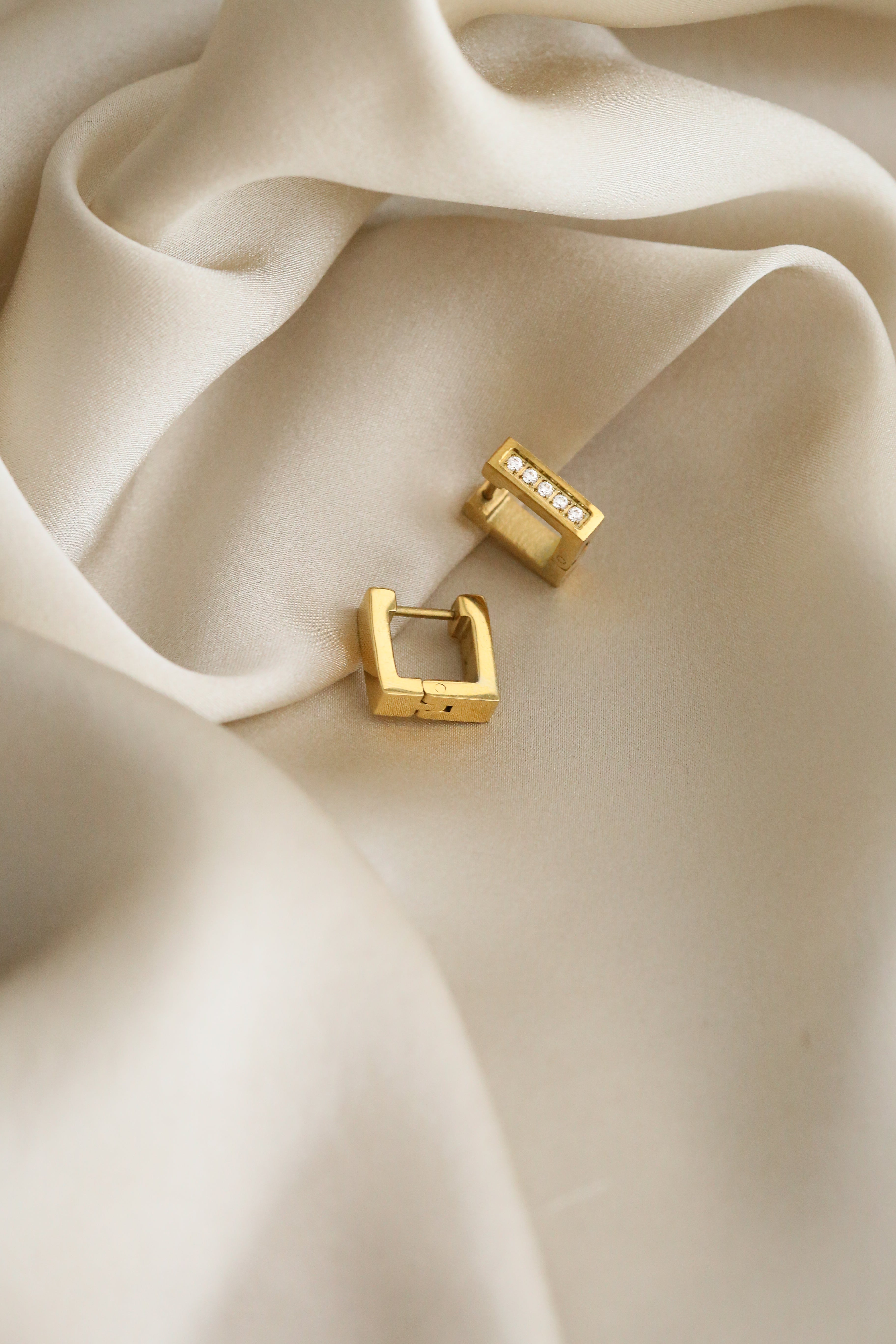 Kiara Huggies - Boutique Minimaliste has waterproof, durable, elegant and vintage inspired jewelry