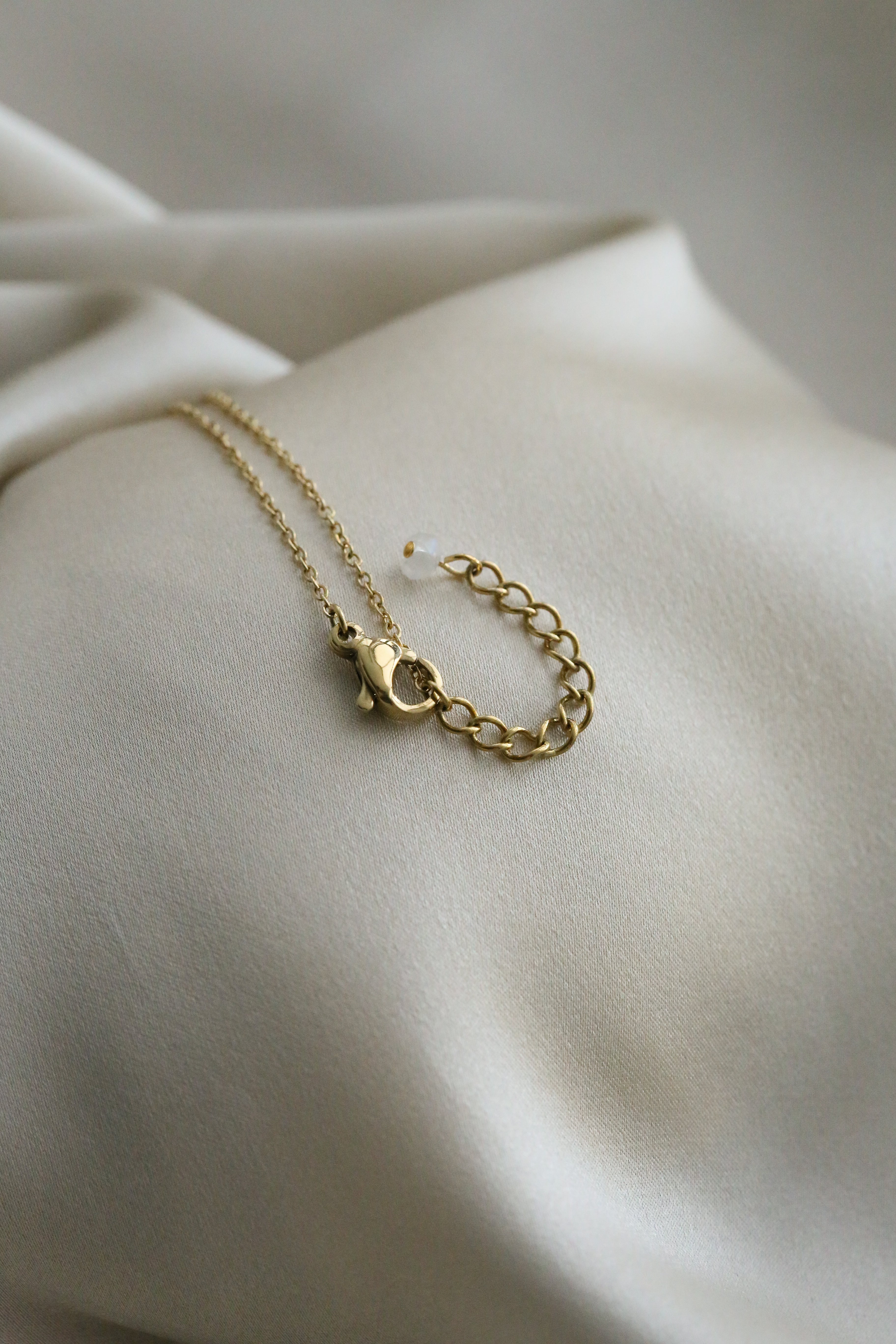 Kiki Bracelet - Boutique Minimaliste has waterproof, durable, elegant and vintage inspired jewelry