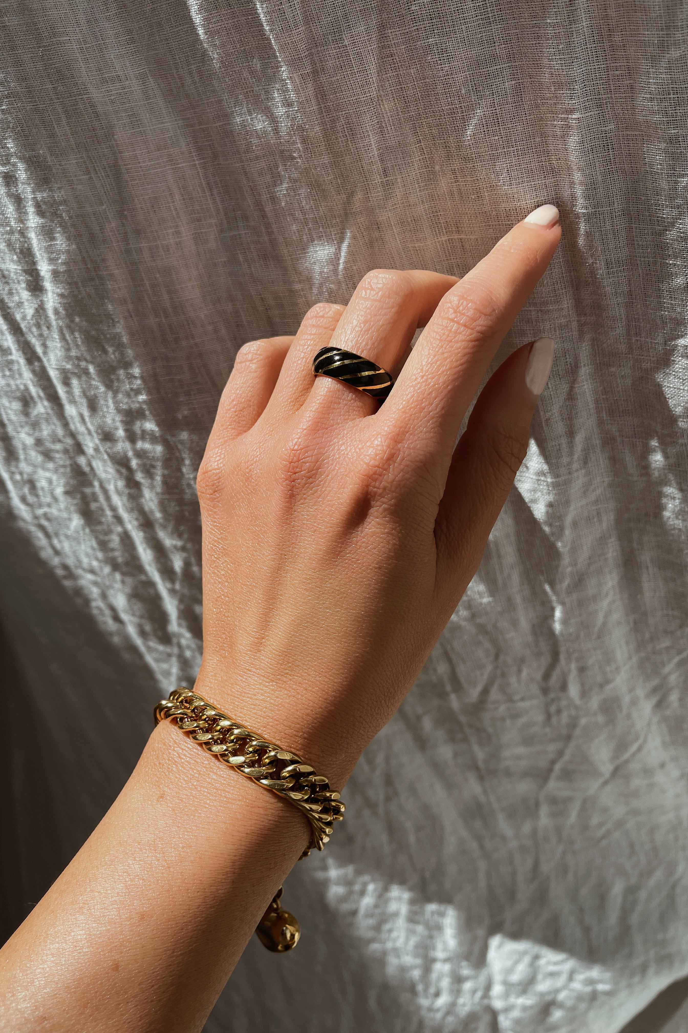 Kim Bracelet - Boutique Minimaliste has waterproof, durable, elegant and vintage inspired jewelry