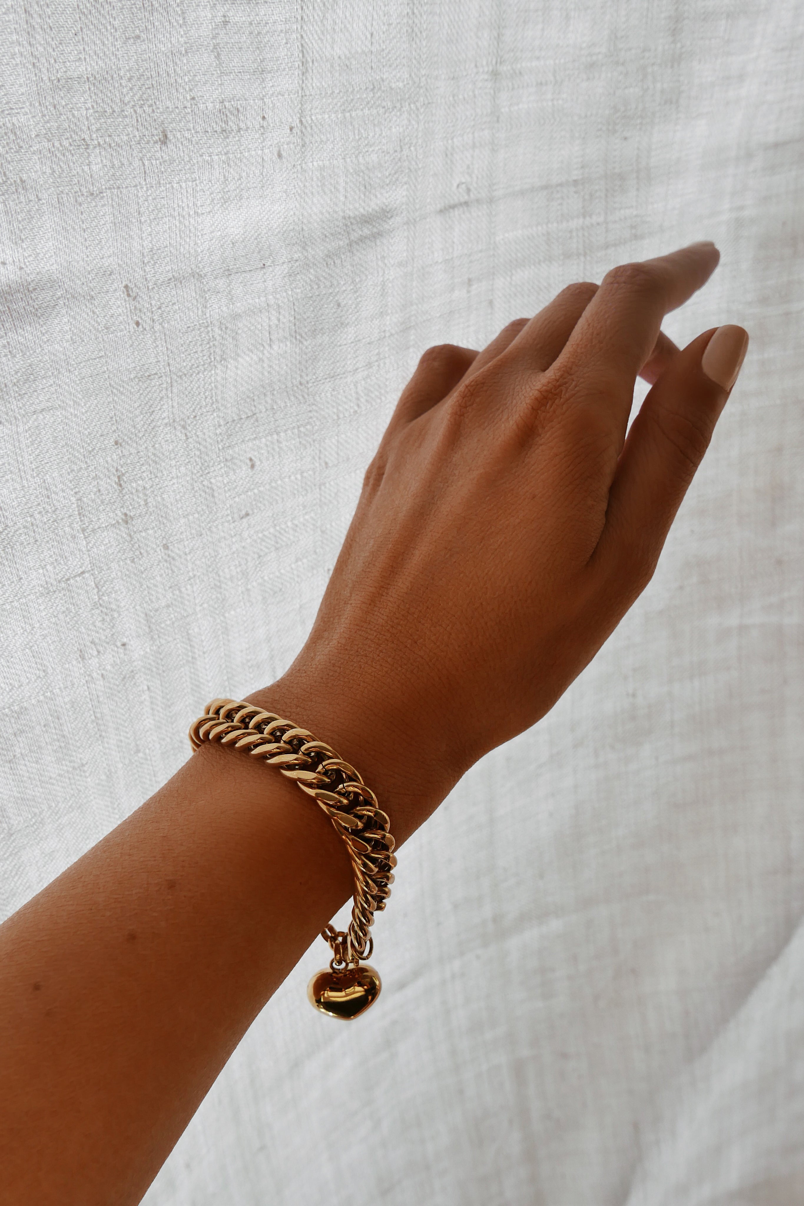 Kim Bracelet - Boutique Minimaliste has waterproof, durable, elegant and vintage inspired jewelry