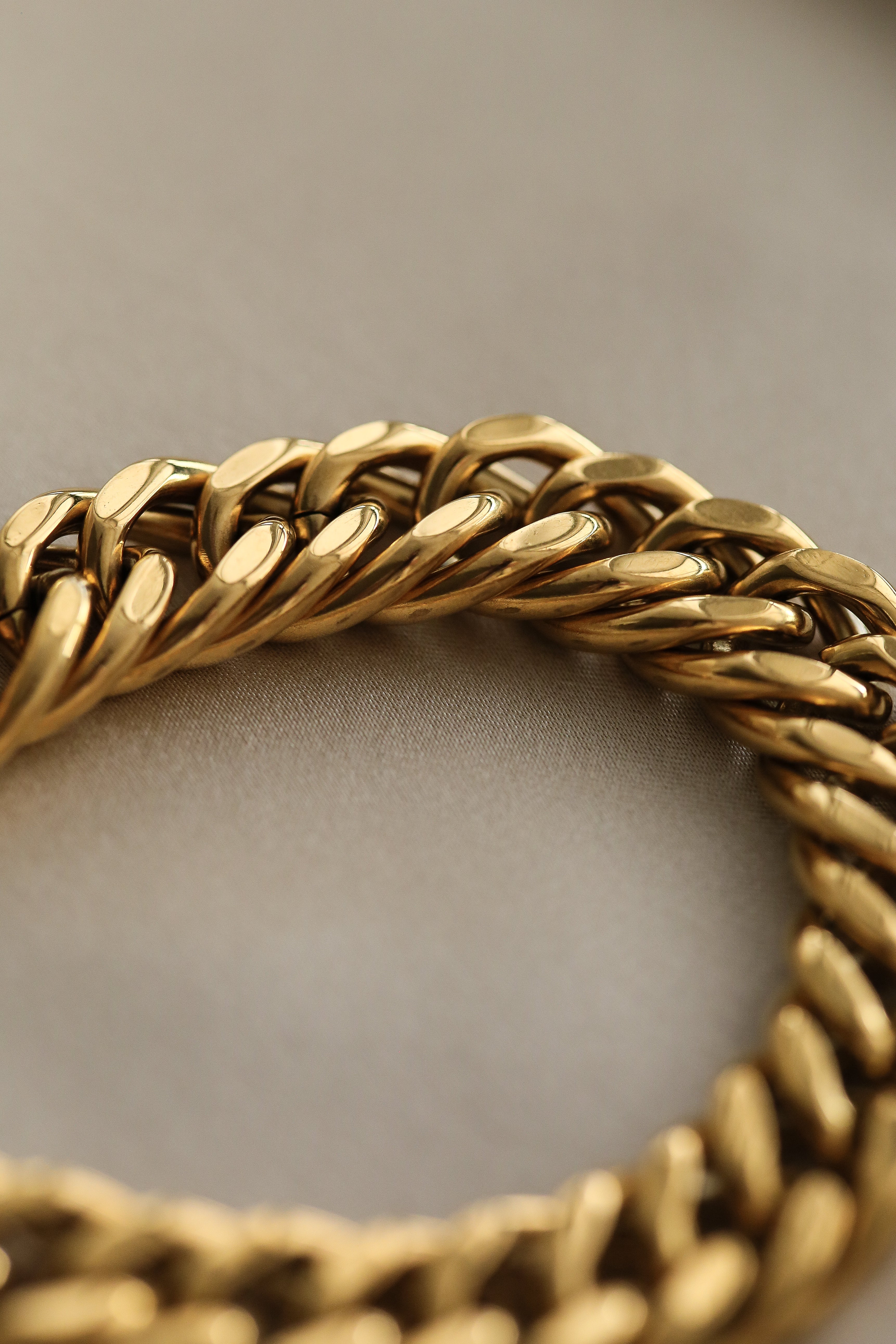 Kim Bracelet - Boutique Minimaliste has waterproof, durable, elegant and vintage inspired jewelry