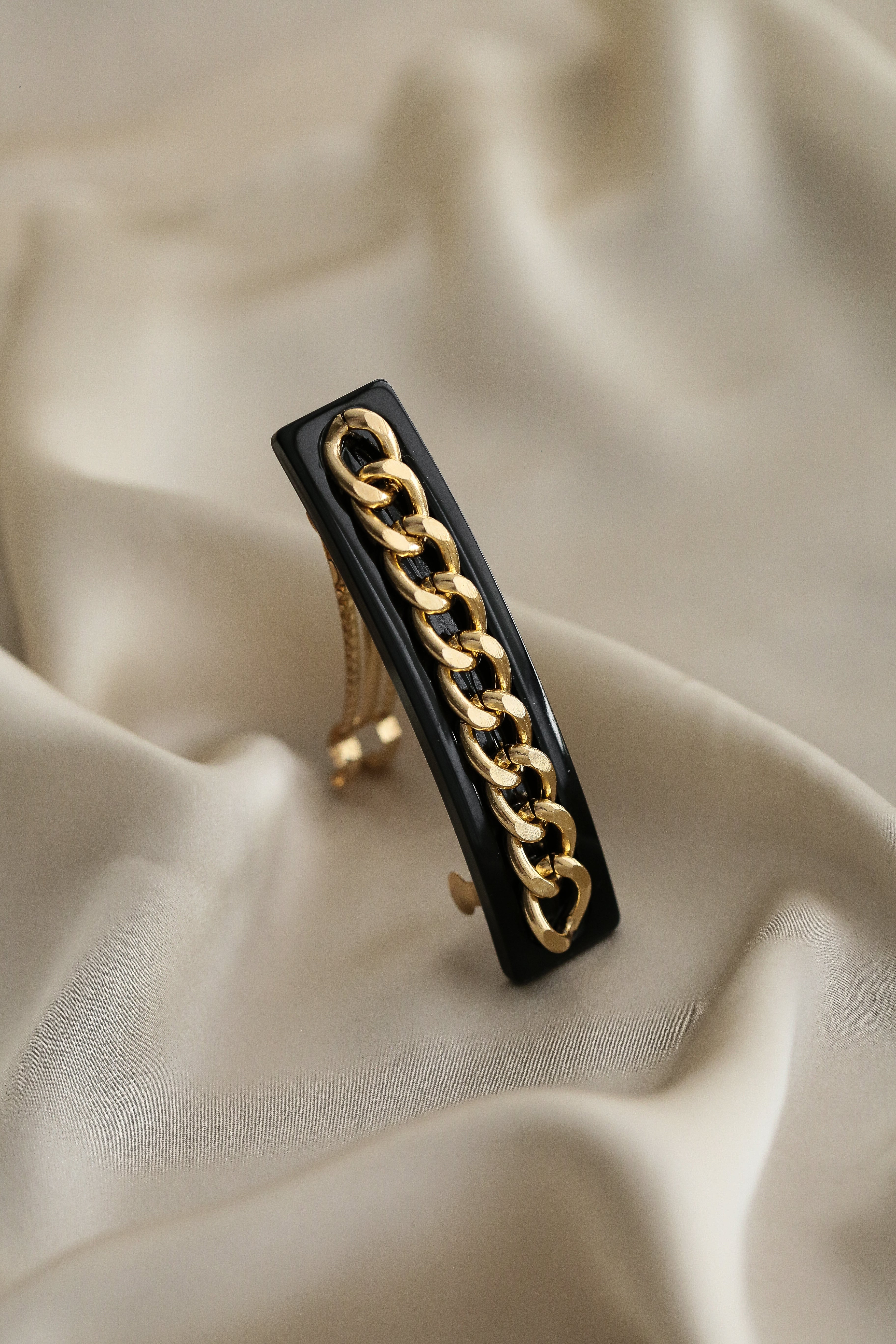Kylie Hair Clip - Boutique Minimaliste has waterproof, durable, elegant and vintage inspired jewelry