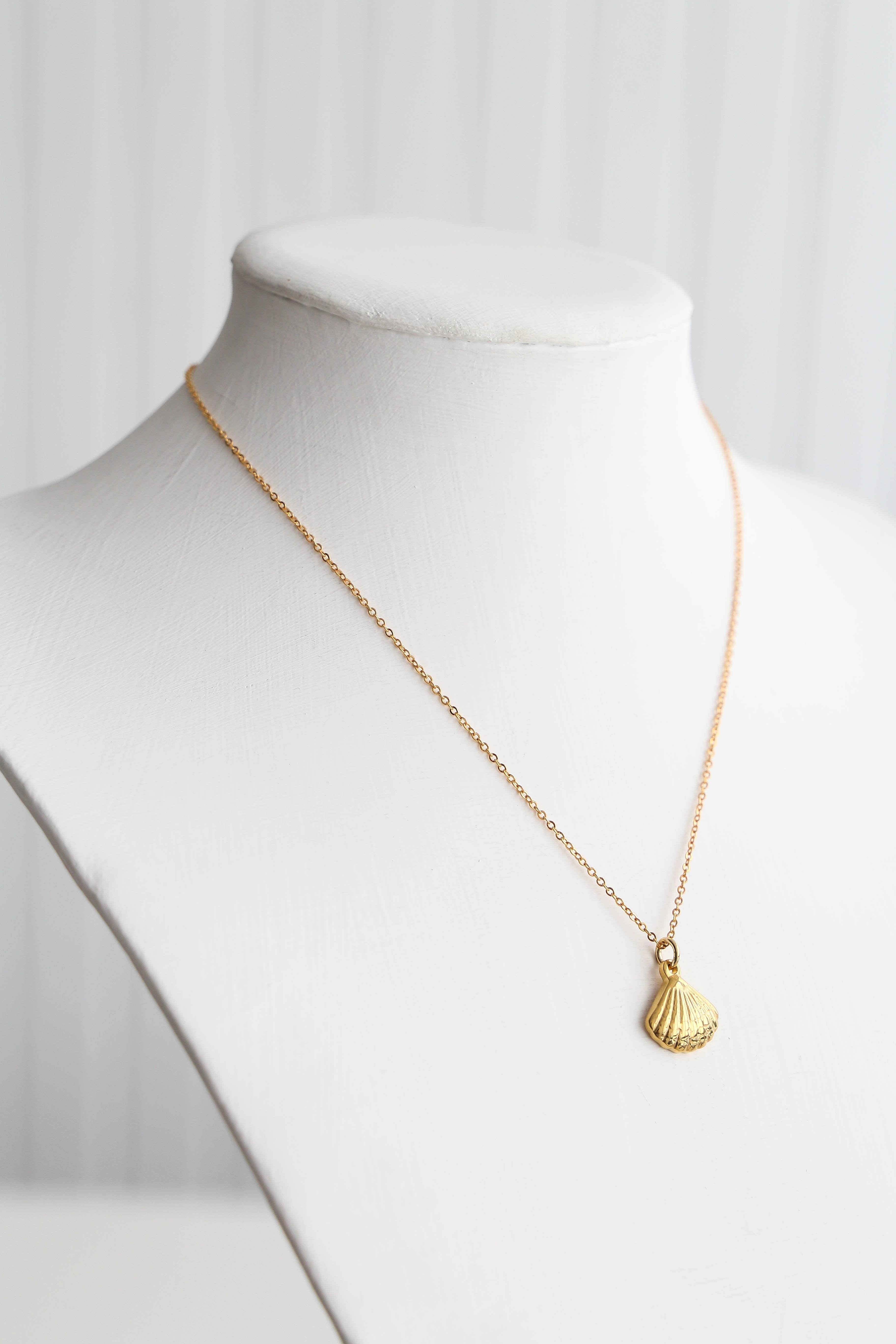 La Mer Necklace - Boutique Minimaliste has waterproof, durable, elegant and vintage inspired jewelry