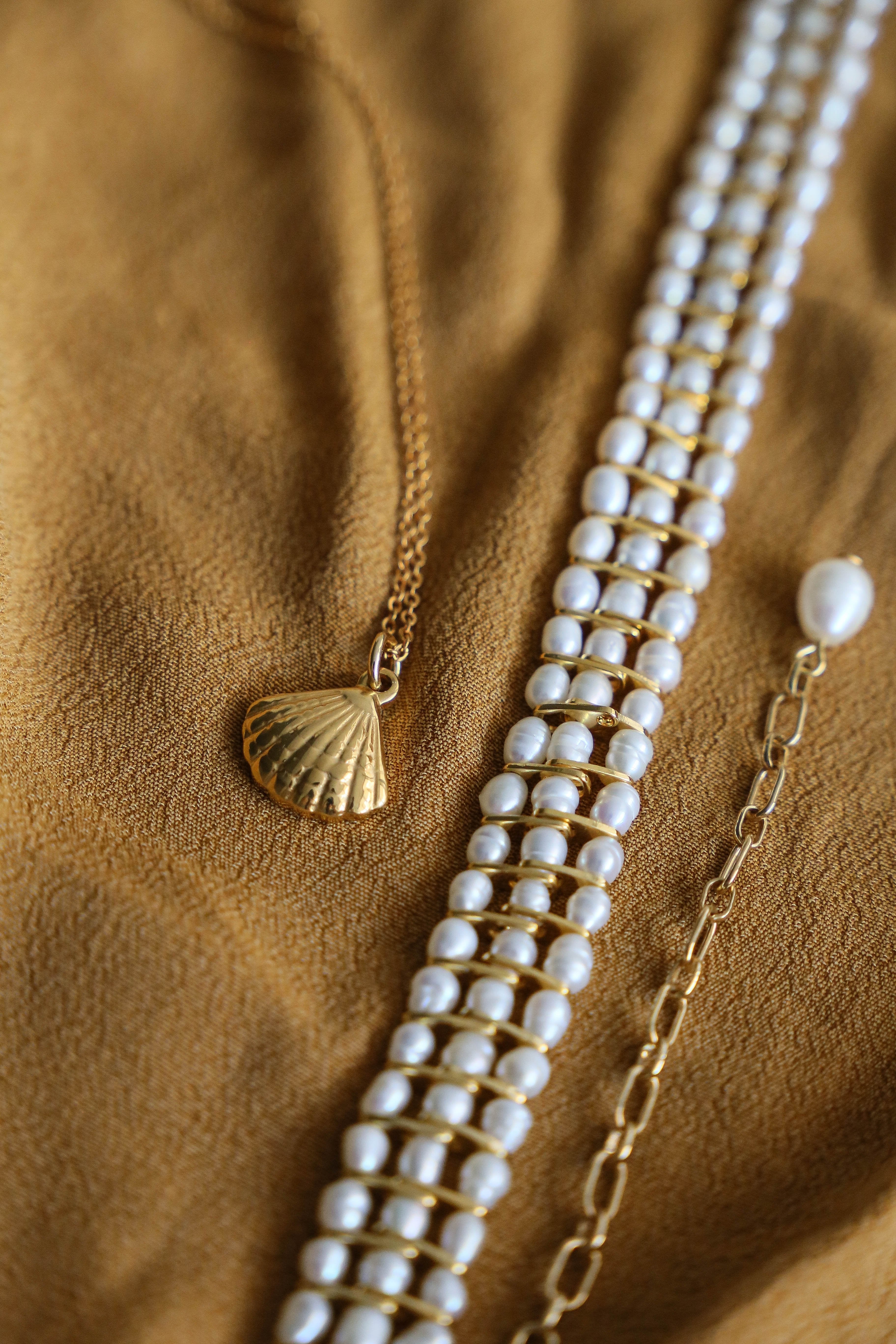 La Mer Necklace - Boutique Minimaliste has waterproof, durable, elegant and vintage inspired jewelry