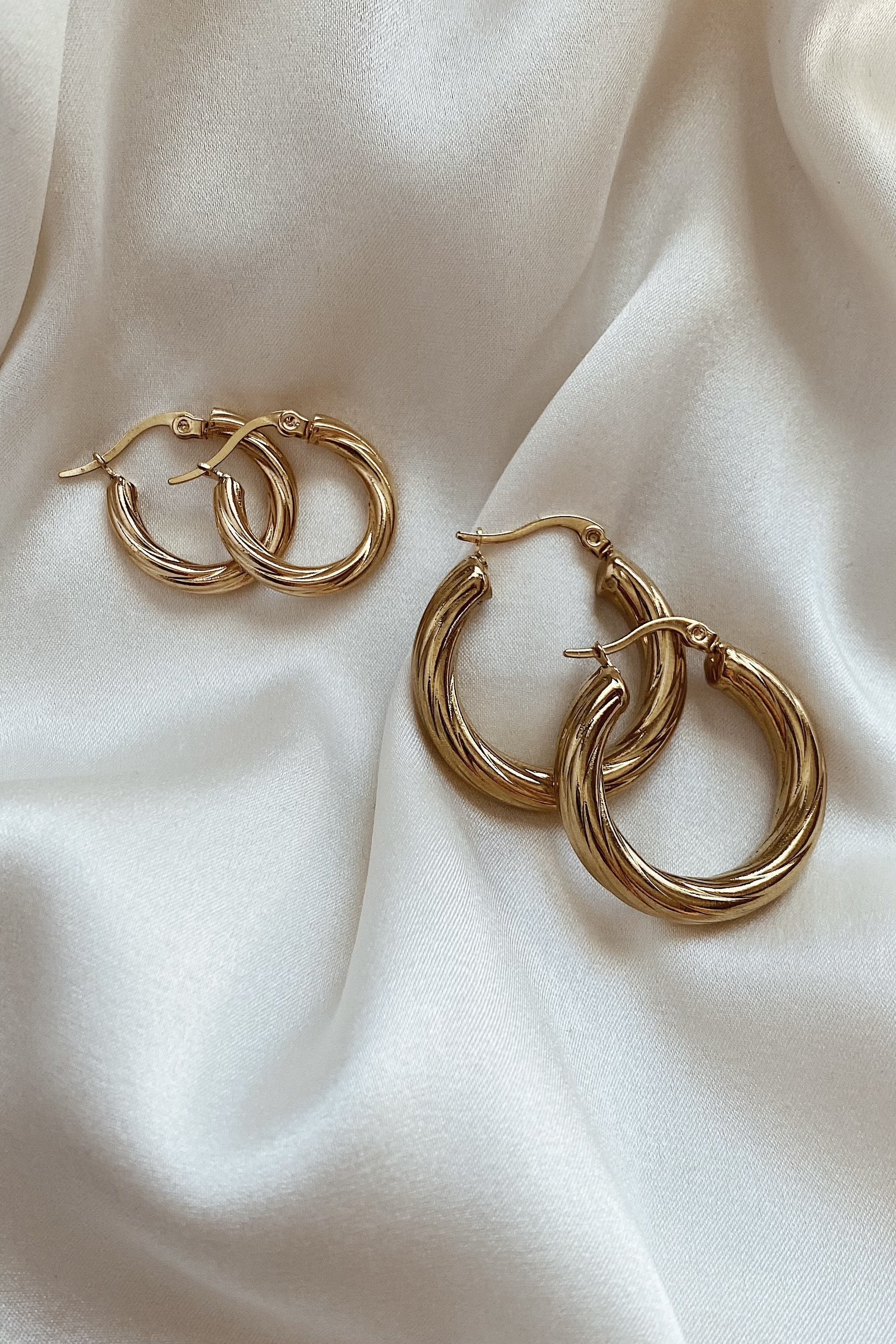 Lea Hoop Earrings - Boutique Minimaliste has waterproof, durable, elegant and vintage inspired jewelry