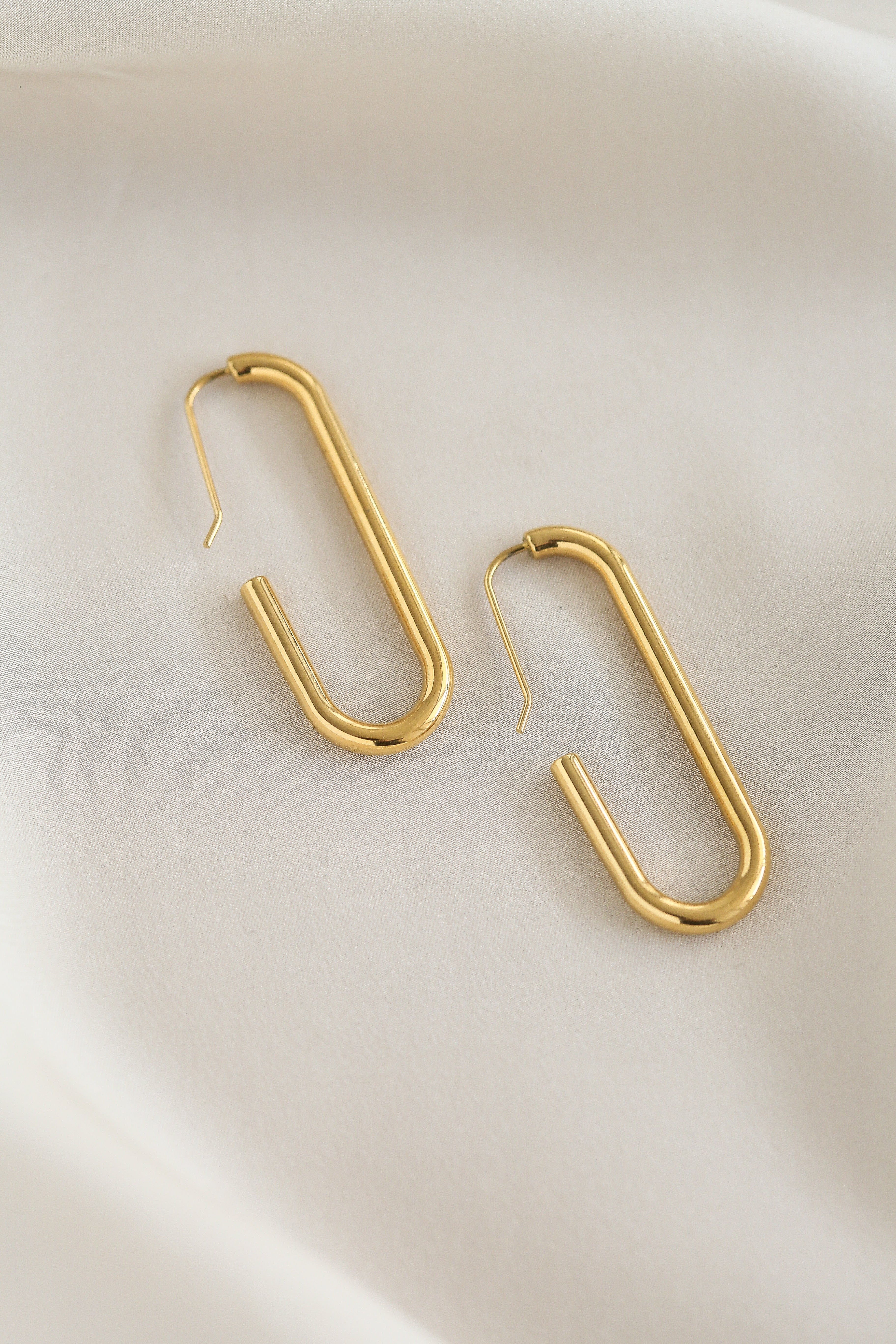 Lila Earrings - Boutique Minimaliste has waterproof, durable, elegant and vintage inspired jewelry