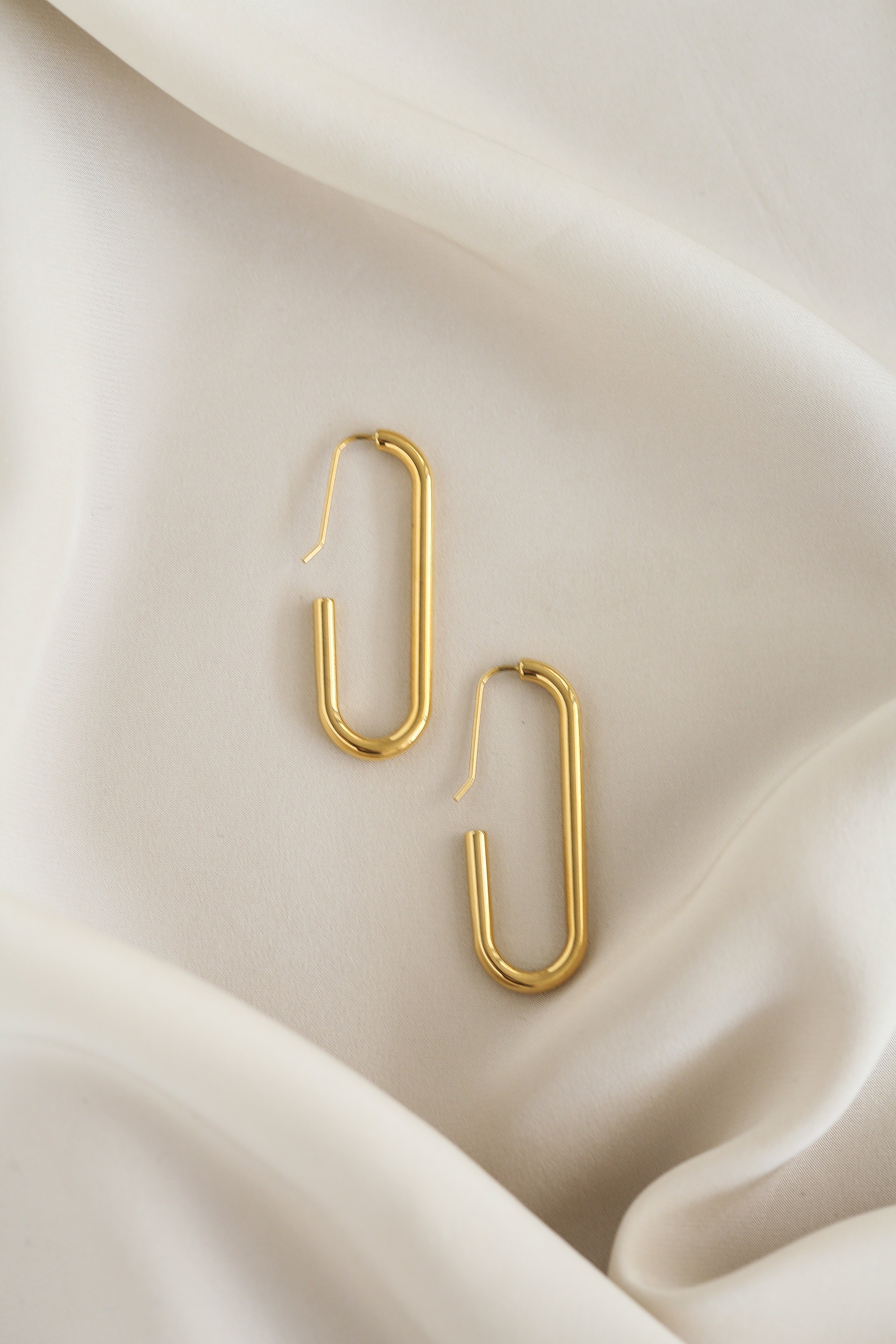 Lila Earrings - Boutique Minimaliste has waterproof, durable, elegant and vintage inspired jewelry