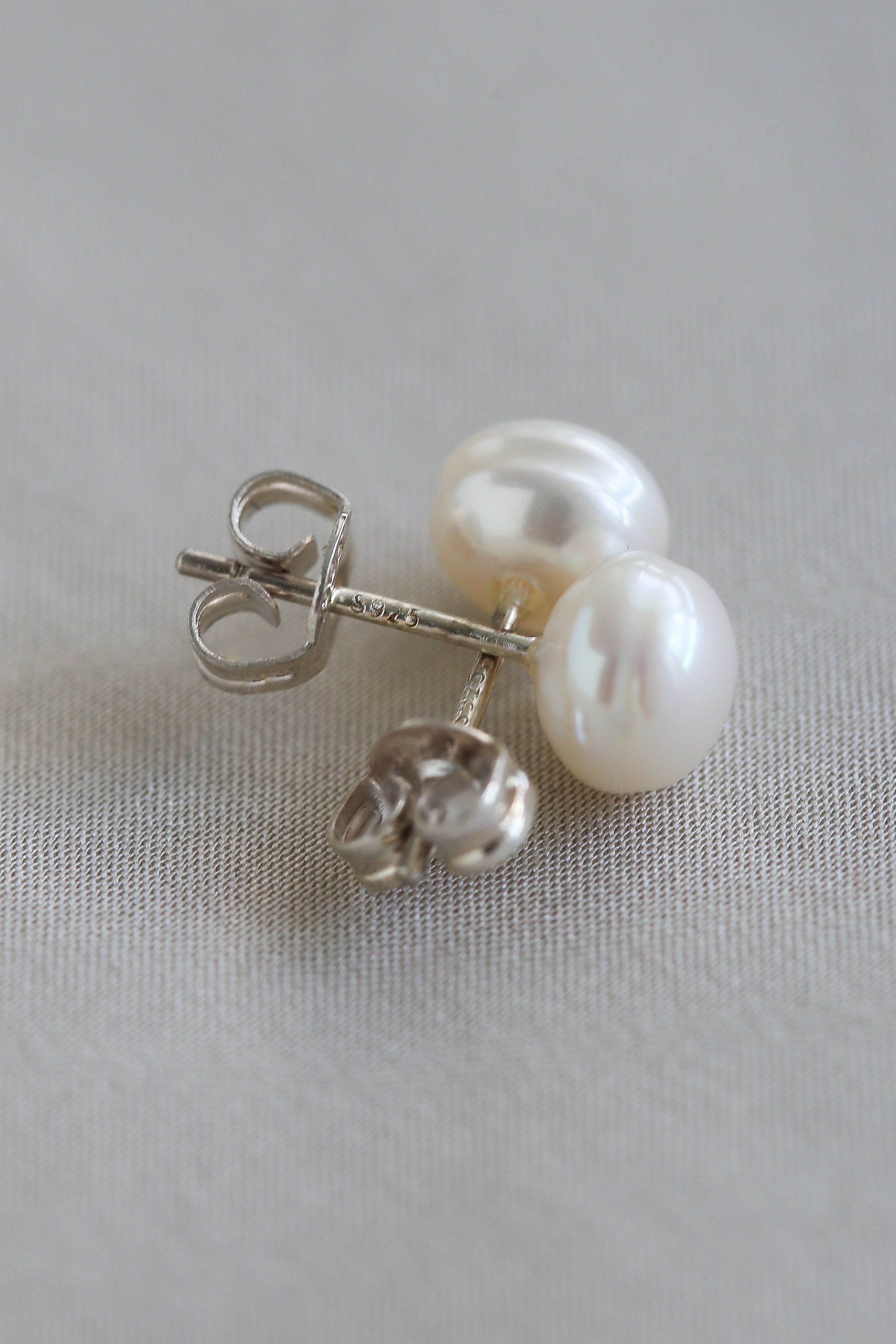 Lili Studs - Boutique Minimaliste has waterproof, durable, elegant and vintage inspired jewelry