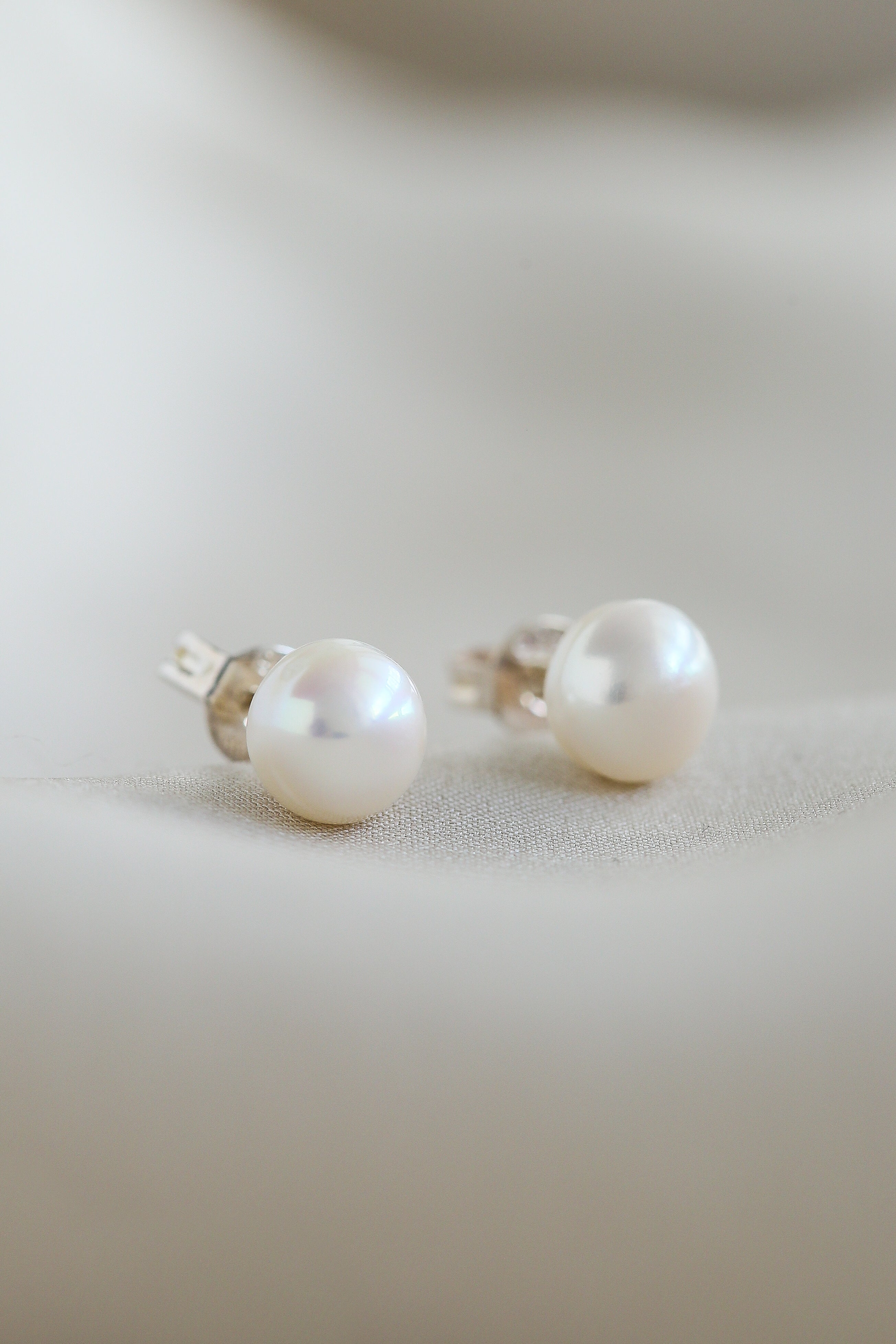 Lili Studs - Boutique Minimaliste has waterproof, durable, elegant and vintage inspired jewelry