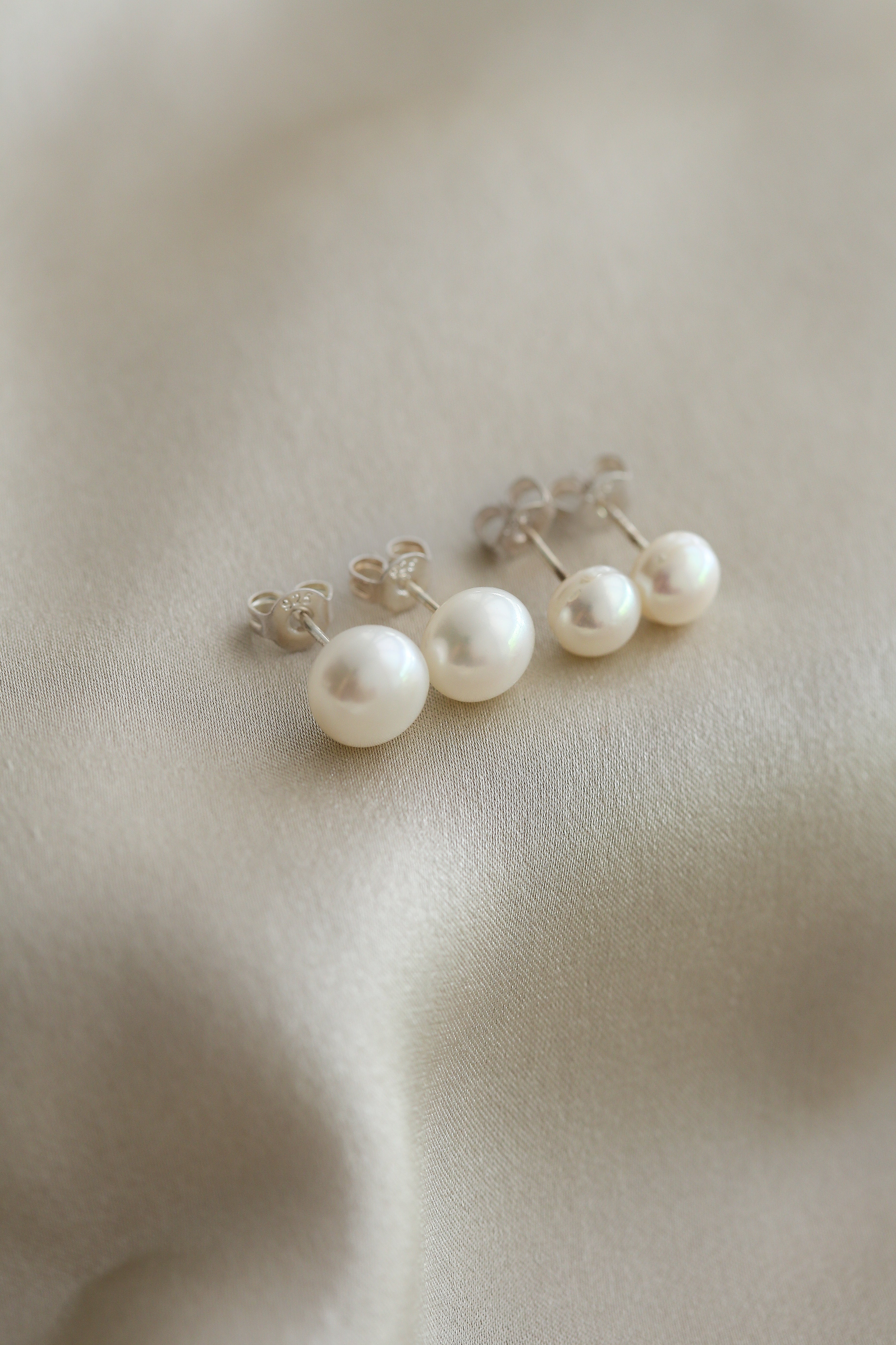 Lili Studs - Boutique Minimaliste has waterproof, durable, elegant and vintage inspired jewelry