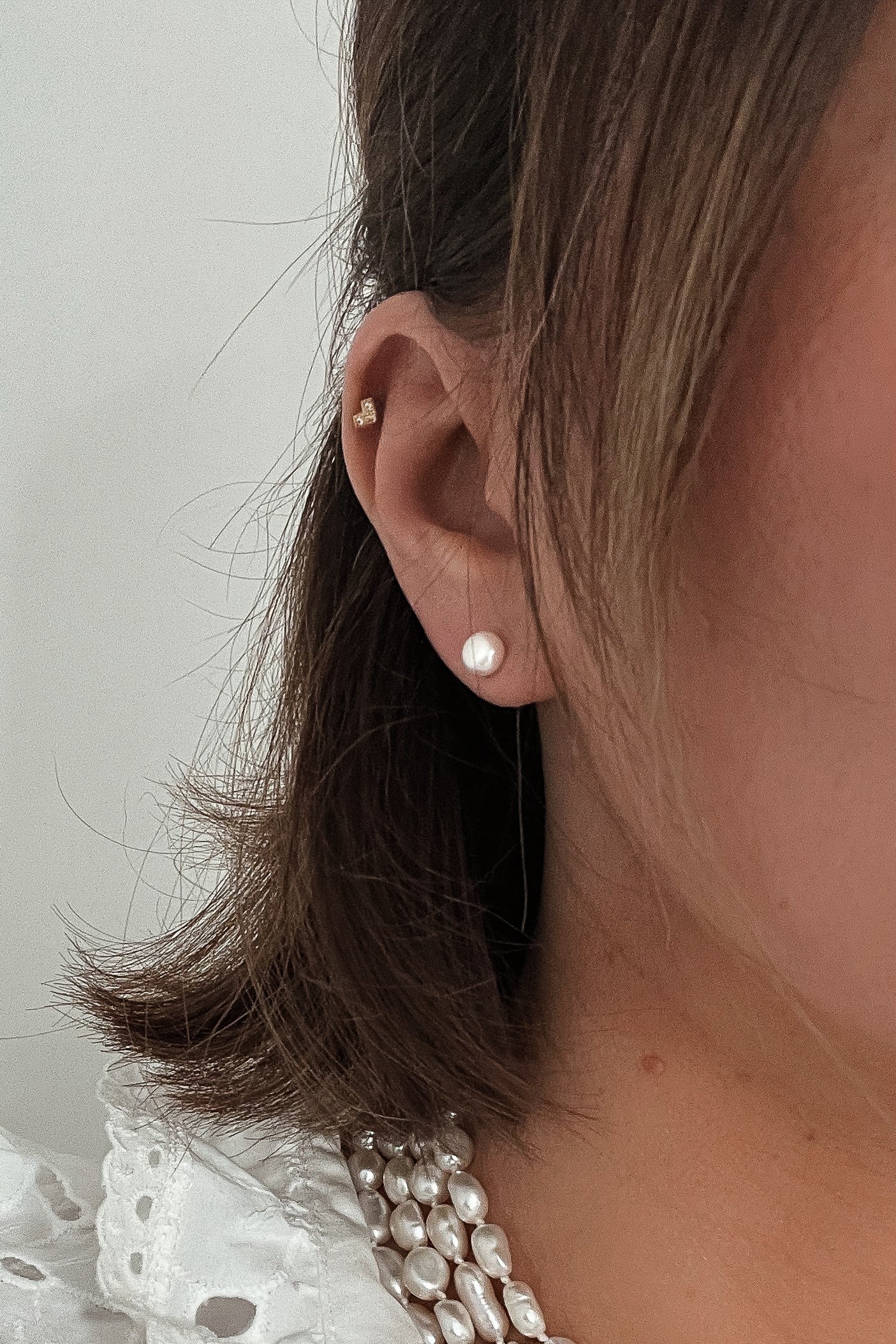 Lili Studs - Boutique Minimaliste has waterproof, durable, elegant and vintage inspired jewelry