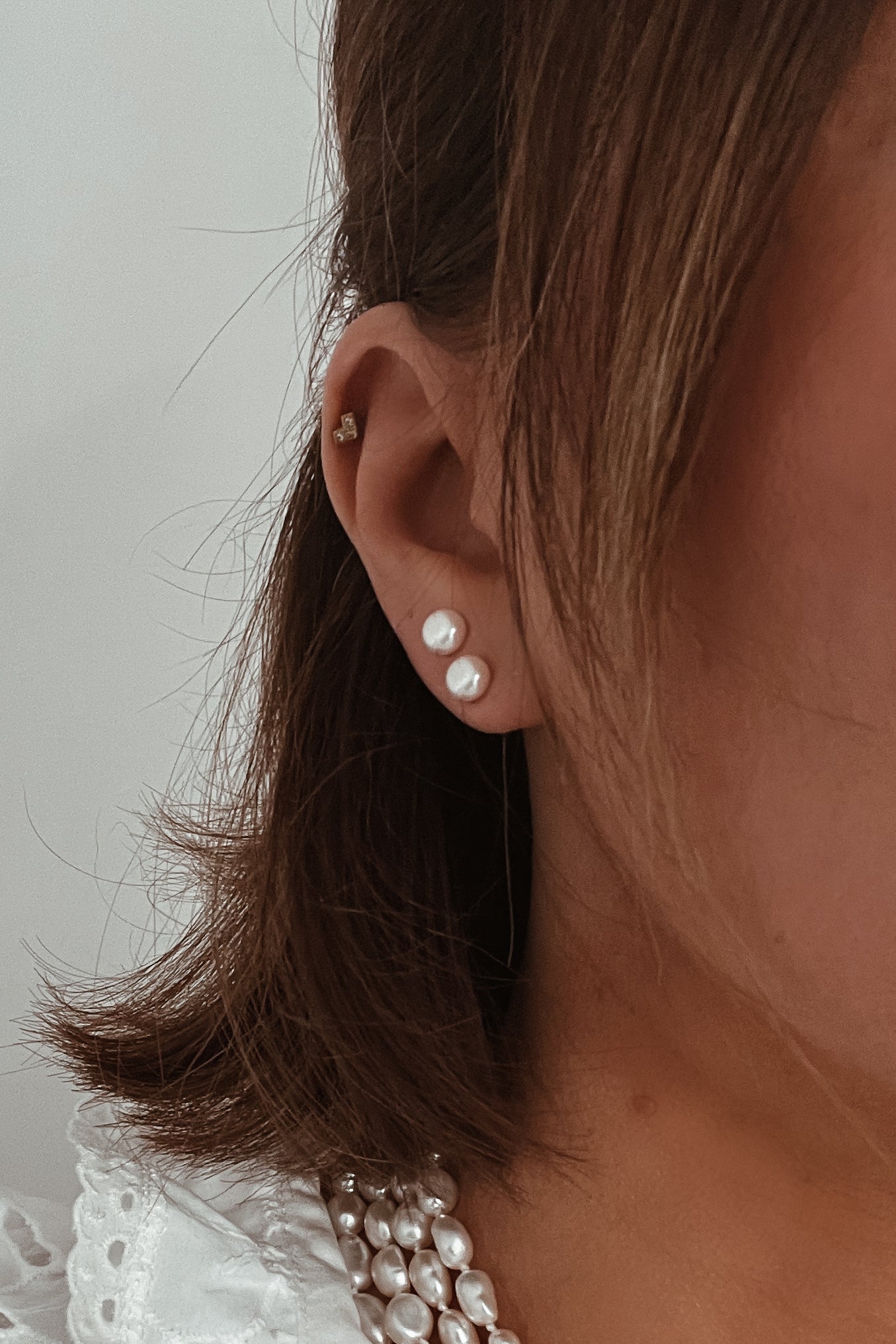 Lili Studs - Boutique Minimaliste has waterproof, durable, elegant and vintage inspired jewelry