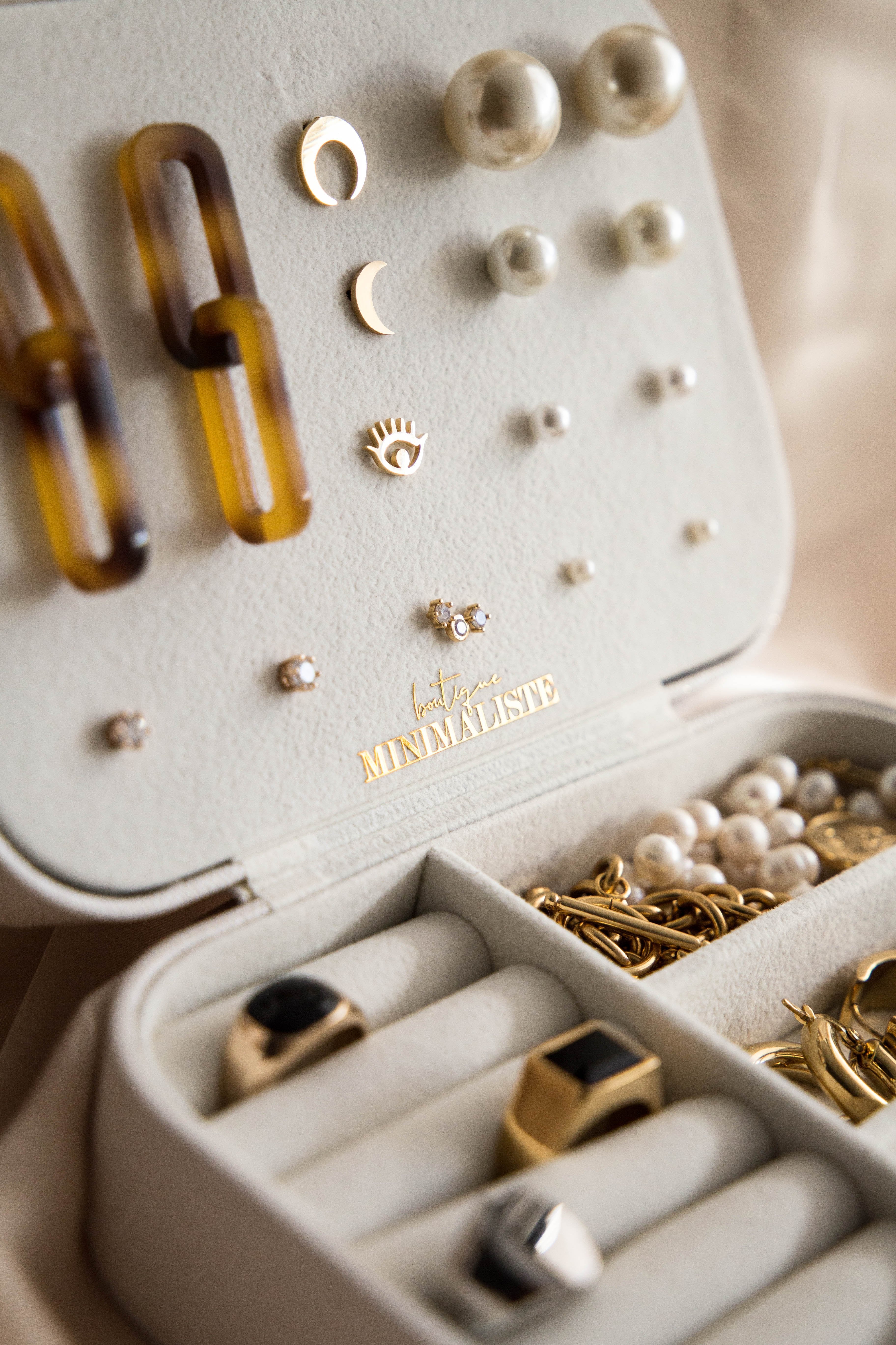Lille Ear Studs - Boutique Minimaliste has waterproof, durable, elegant and vintage inspired jewelry