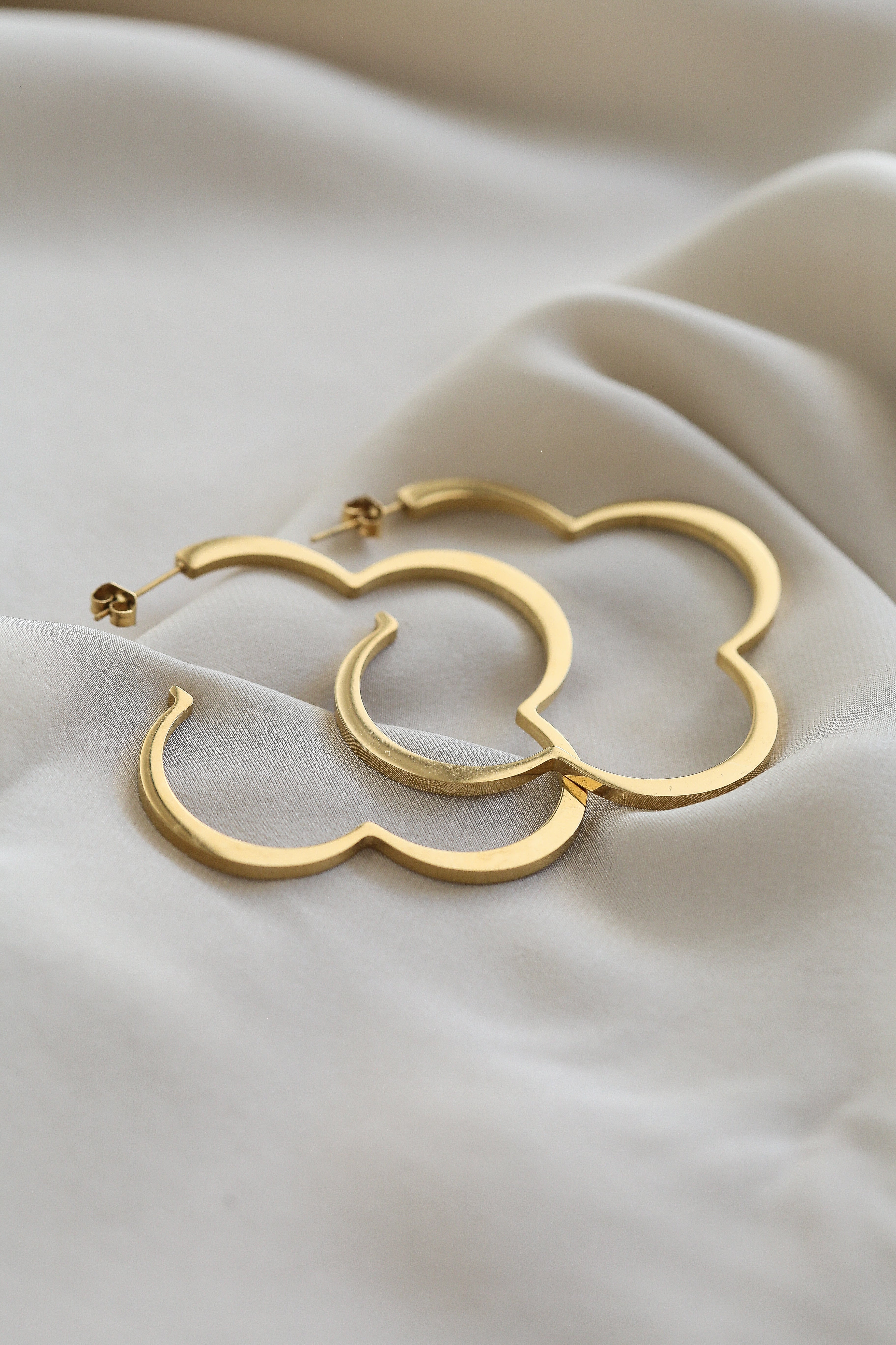 Liv Hoop Earrings - Boutique Minimaliste has waterproof, durable, elegant and vintage inspired jewelry