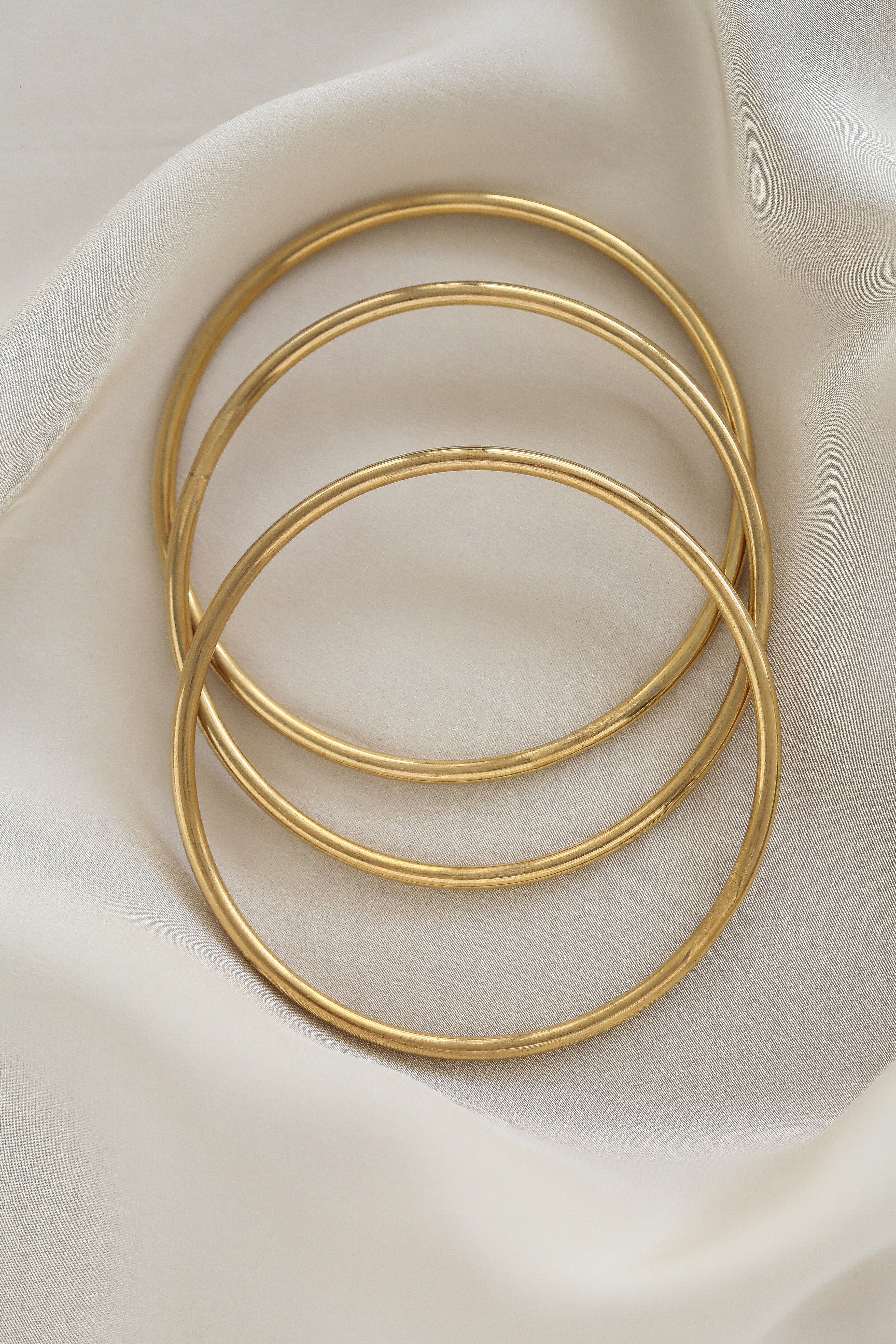 Lola Bangles - Boutique Minimaliste has waterproof, durable, elegant and vintage inspired jewelry
