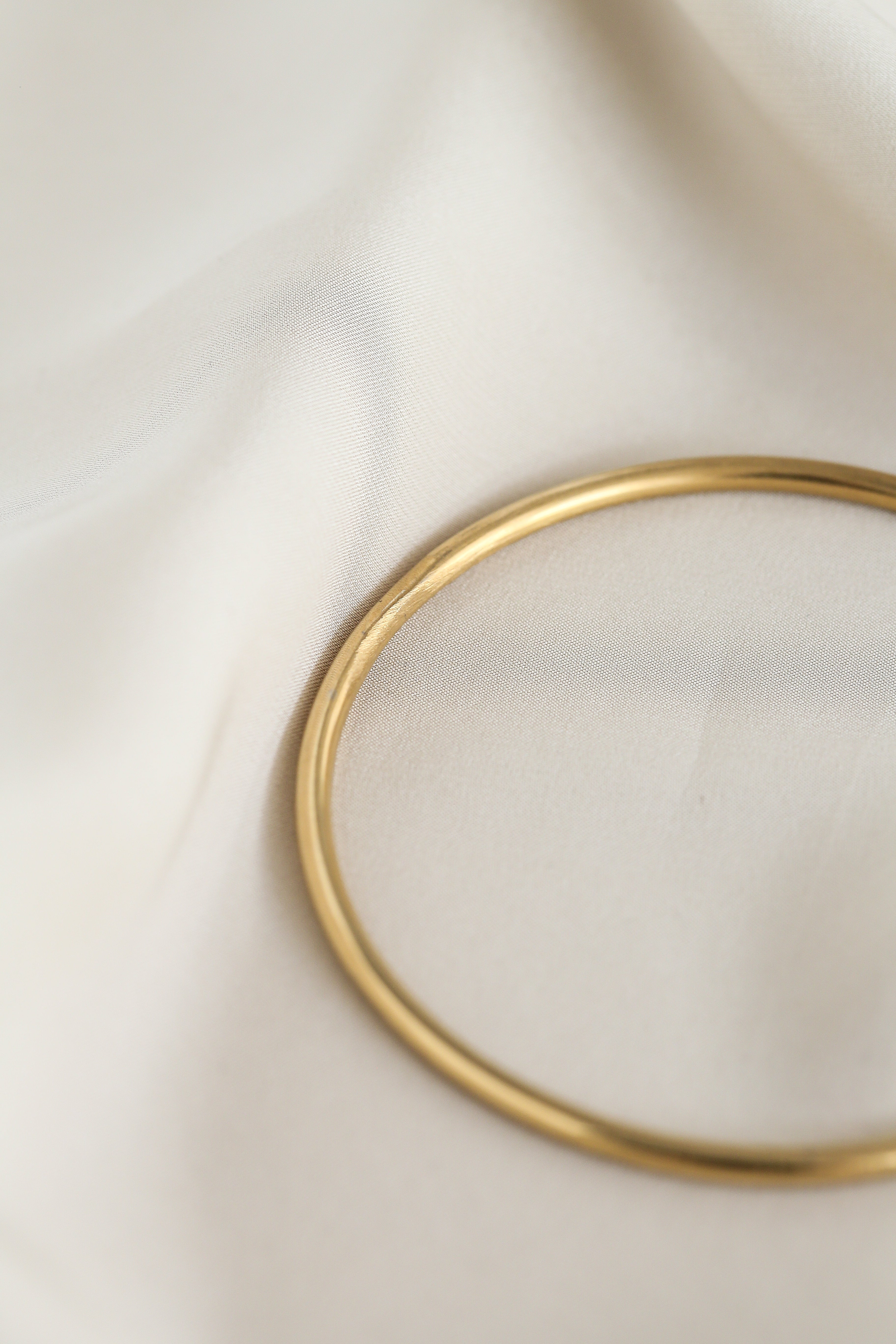 Lola Bangles - Boutique Minimaliste has waterproof, durable, elegant and vintage inspired jewelry