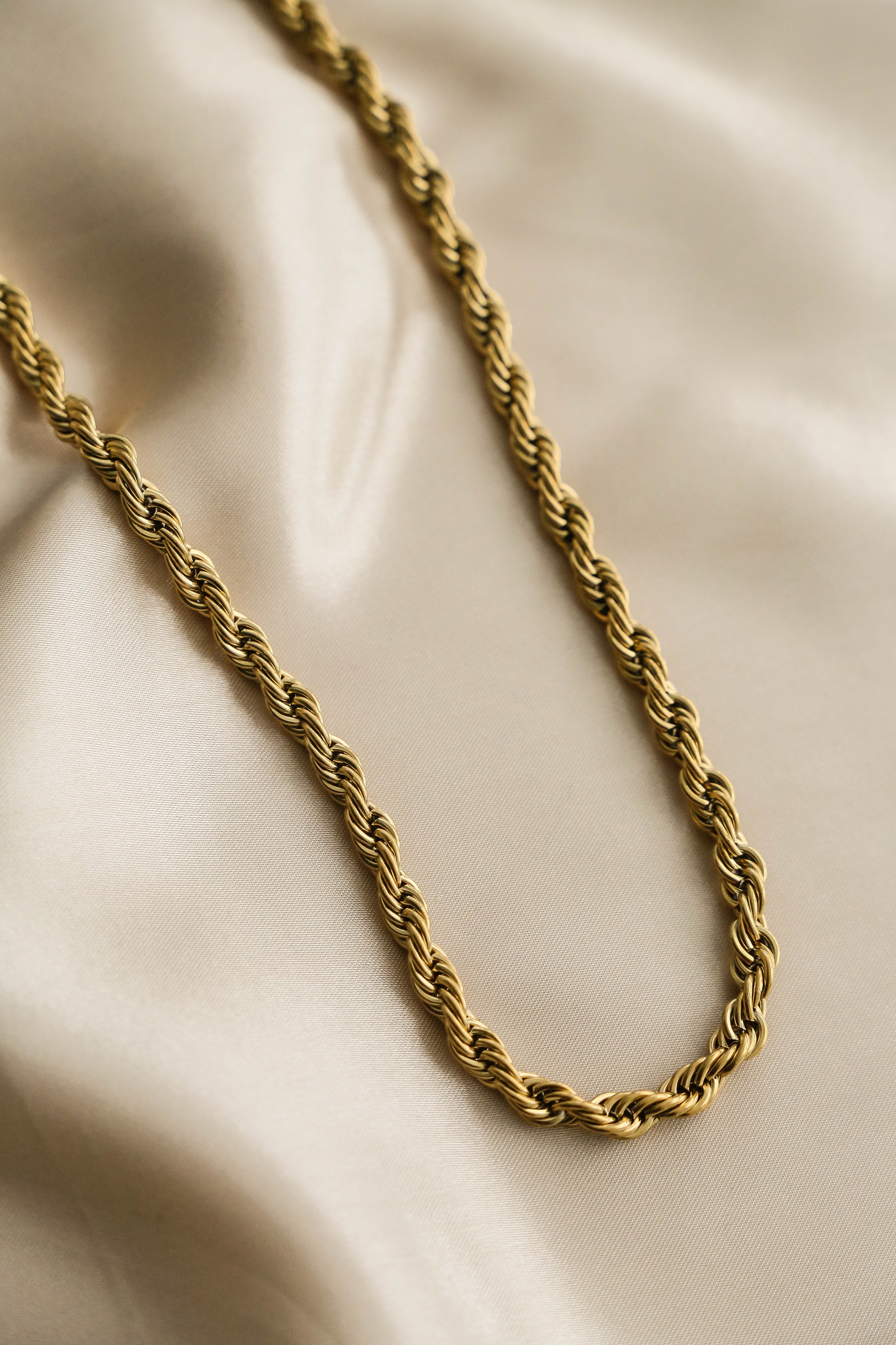 Lola Necklace - Boutique Minimaliste has waterproof, durable, elegant and vintage inspired jewelry