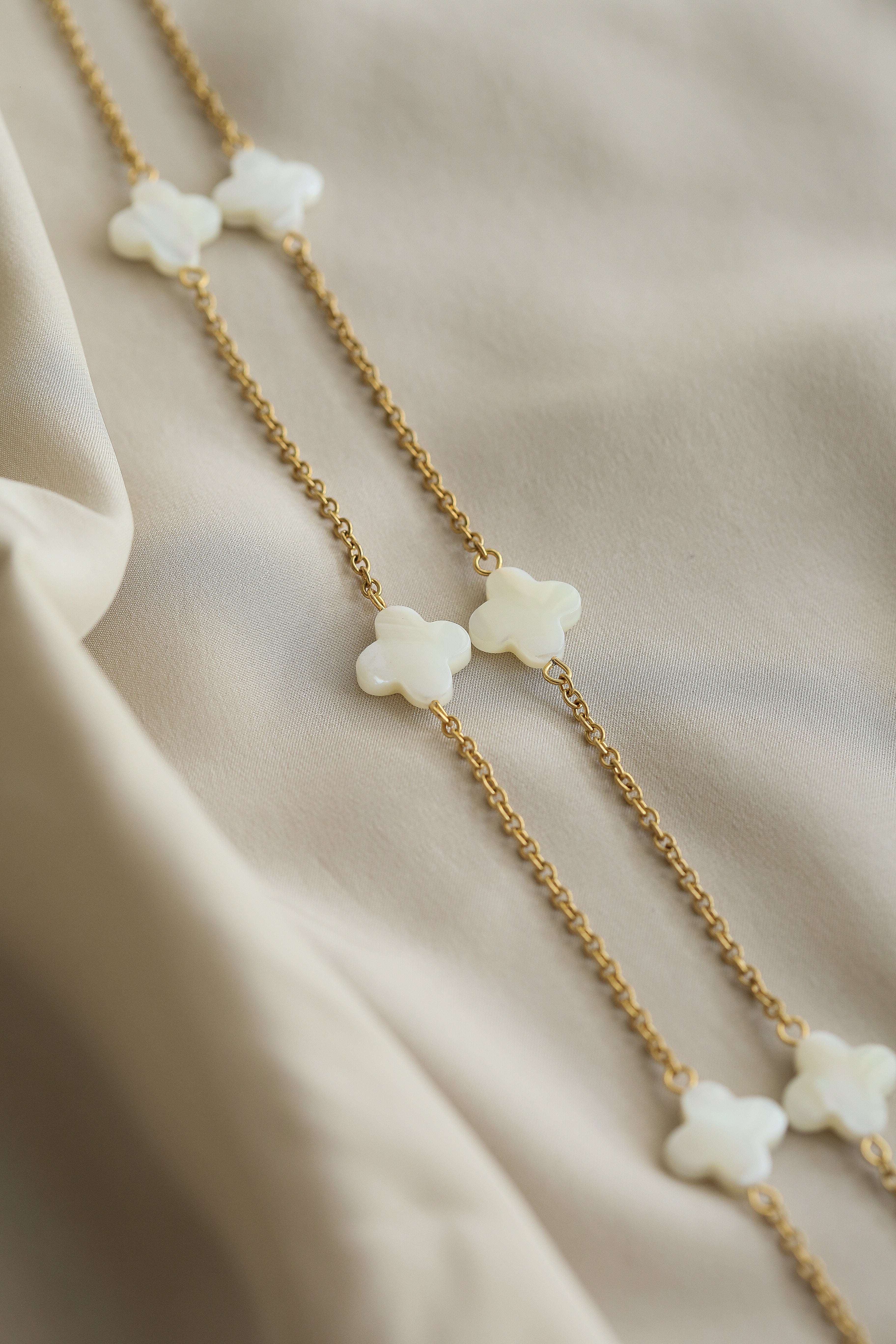 Lorna Long Necklace - Boutique Minimaliste has waterproof, durable, elegant and vintage inspired jewelry