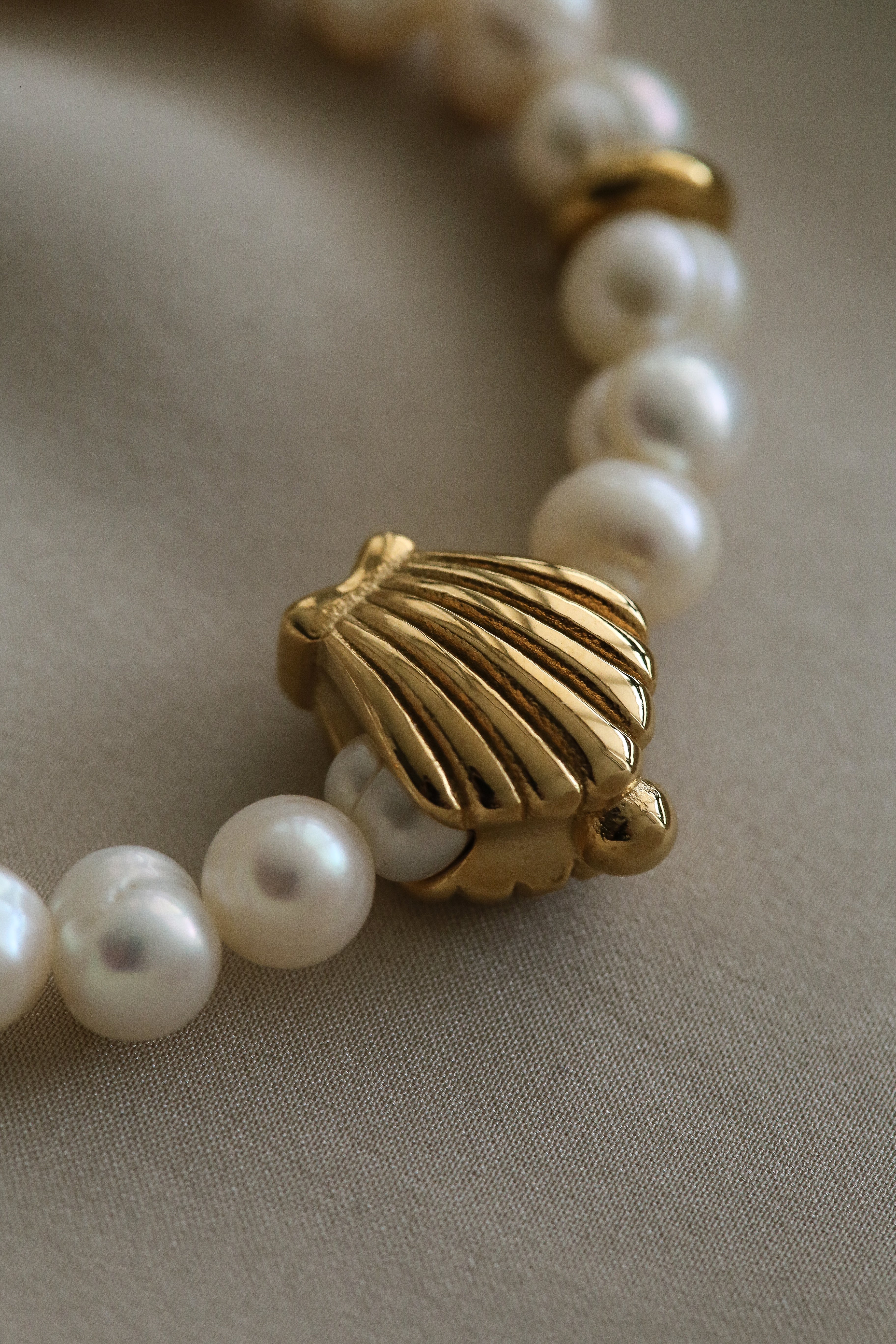 Luce Bracelet - Boutique Minimaliste has waterproof, durable, elegant and vintage inspired jewelry
