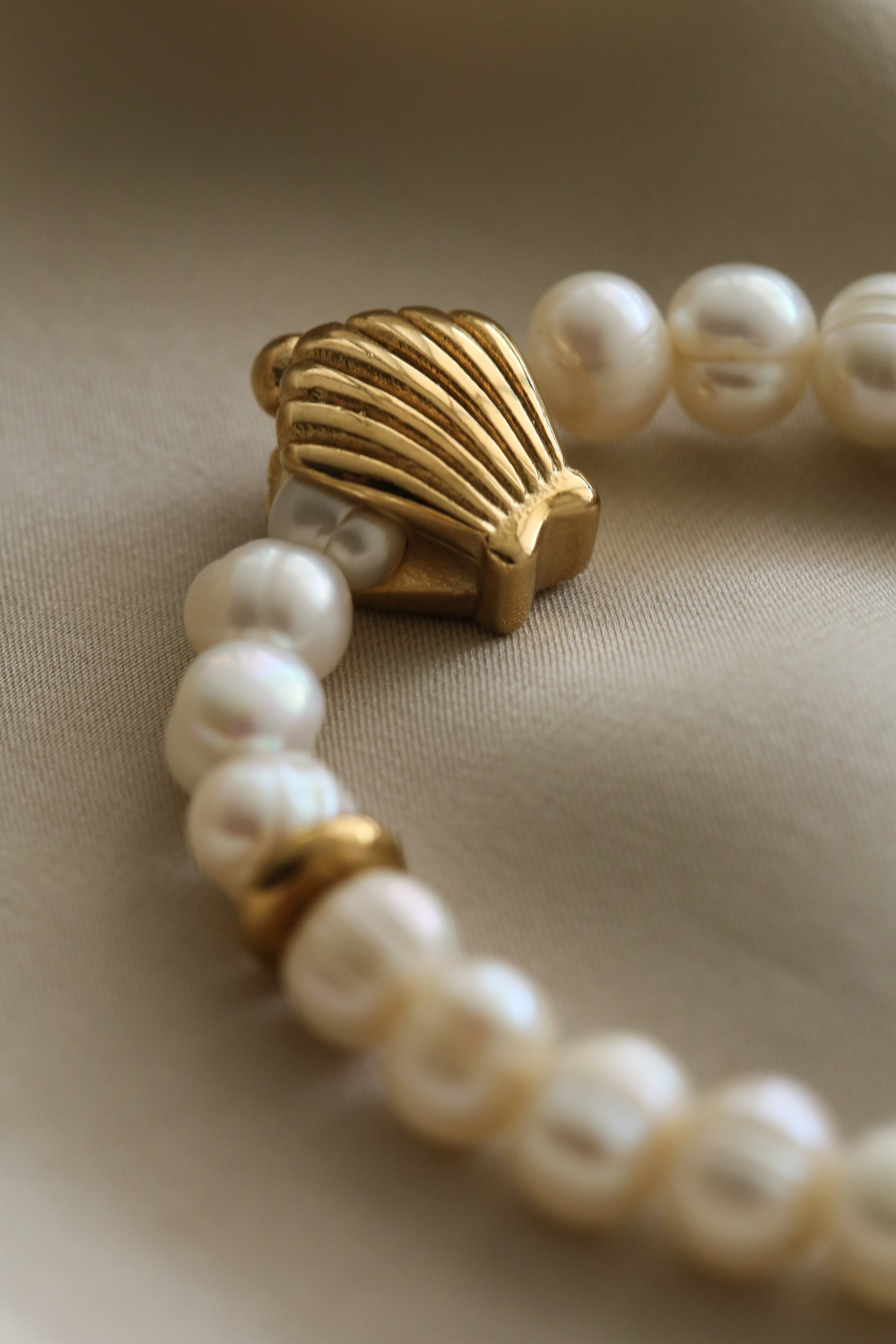 Luce Bracelet - Boutique Minimaliste has waterproof, durable, elegant and vintage inspired jewelry
