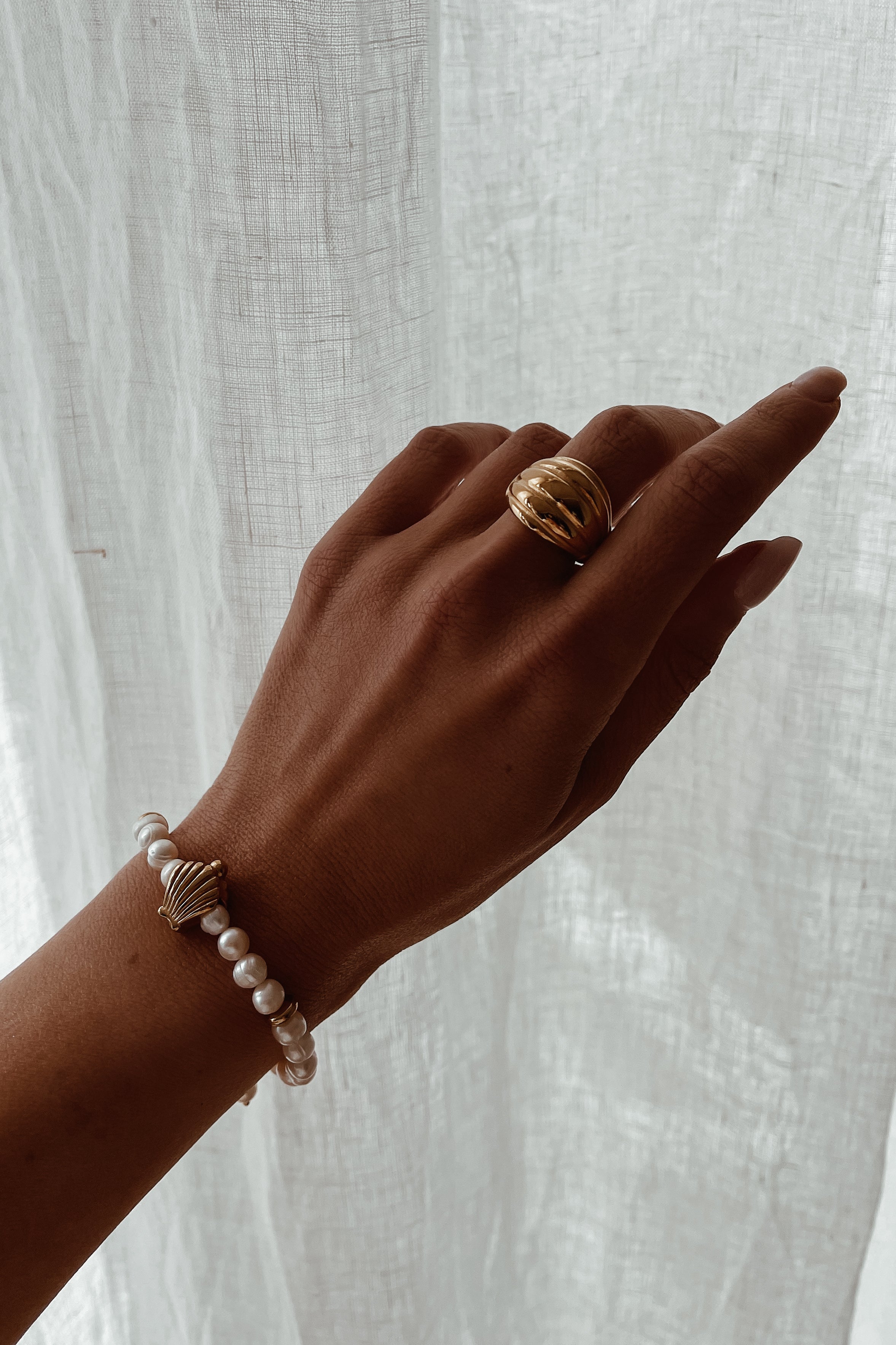 Luce Bracelet - Boutique Minimaliste has waterproof, durable, elegant and vintage inspired jewelry