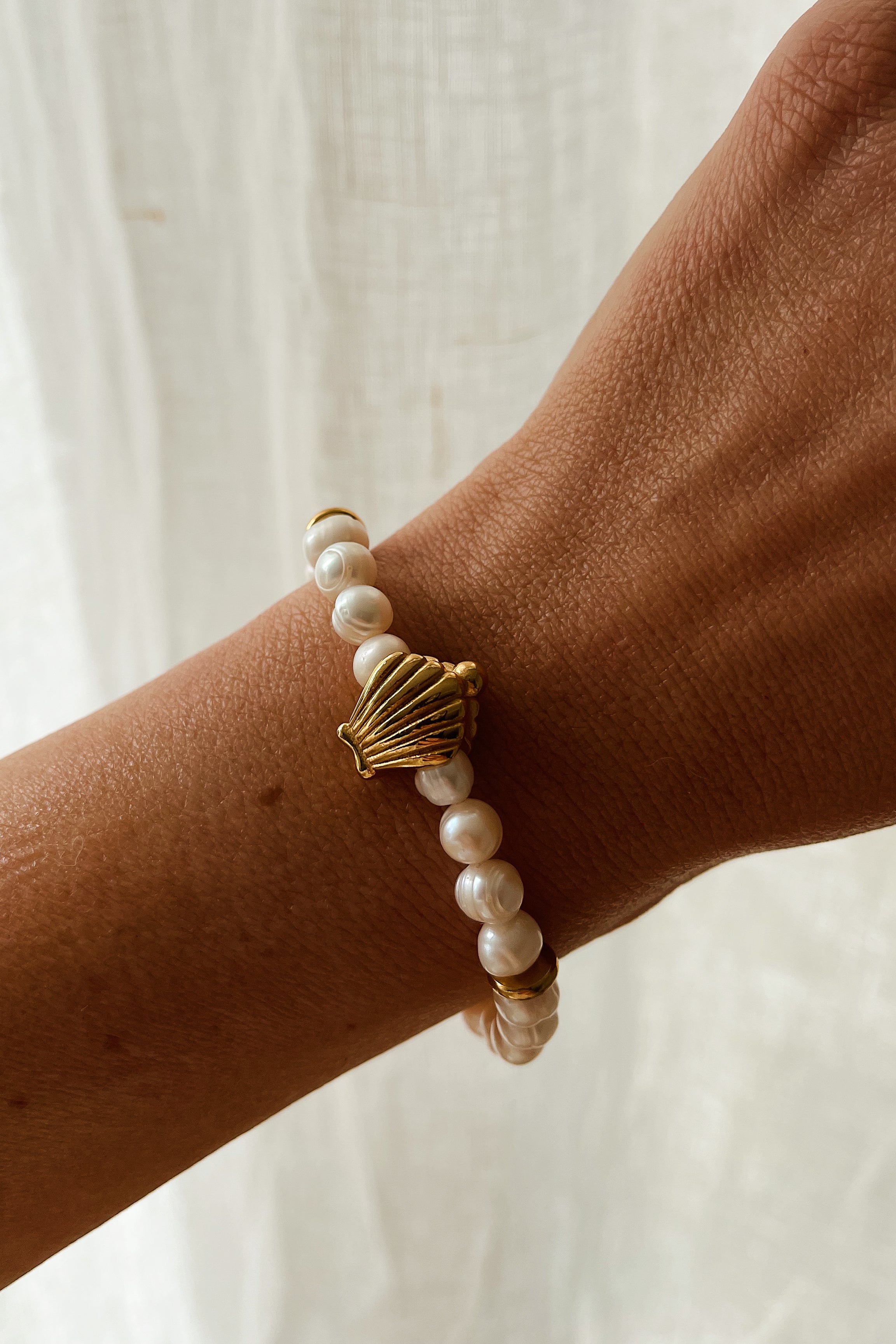 Luce Bracelet - Boutique Minimaliste has waterproof, durable, elegant and vintage inspired jewelry