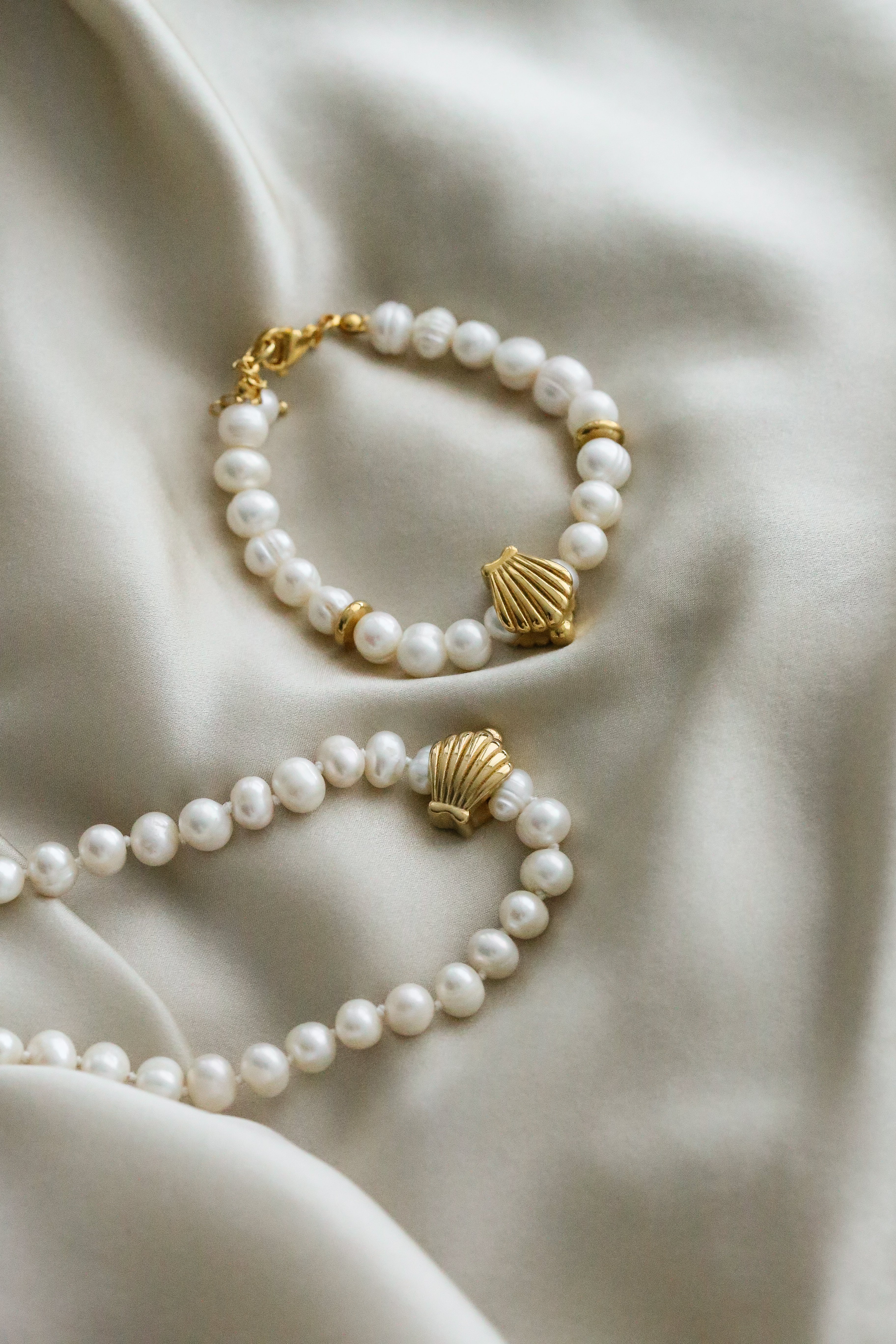 Luce Bracelet - Boutique Minimaliste has waterproof, durable, elegant and vintage inspired jewelry