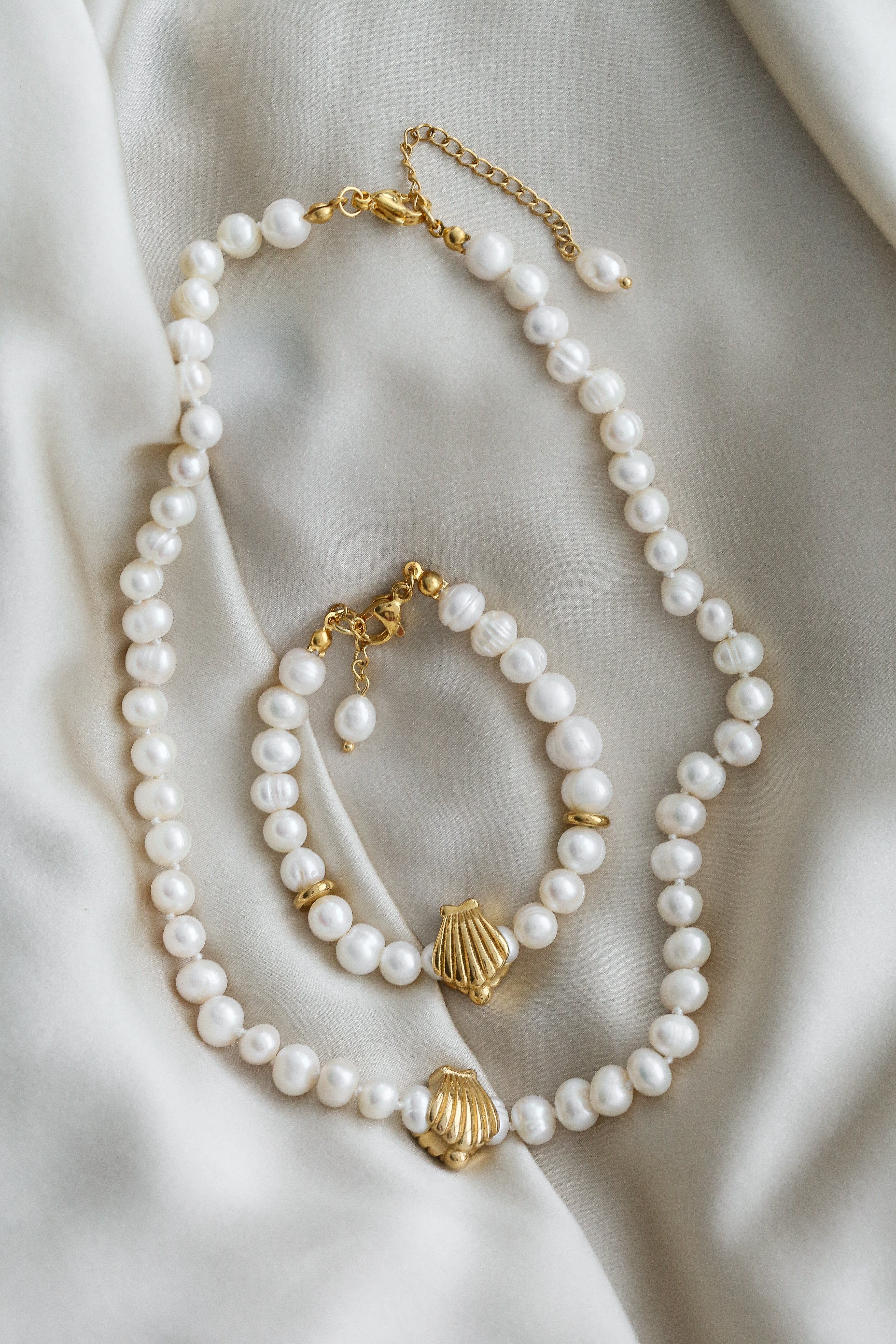 Luce Bracelet - Boutique Minimaliste has waterproof, durable, elegant and vintage inspired jewelry