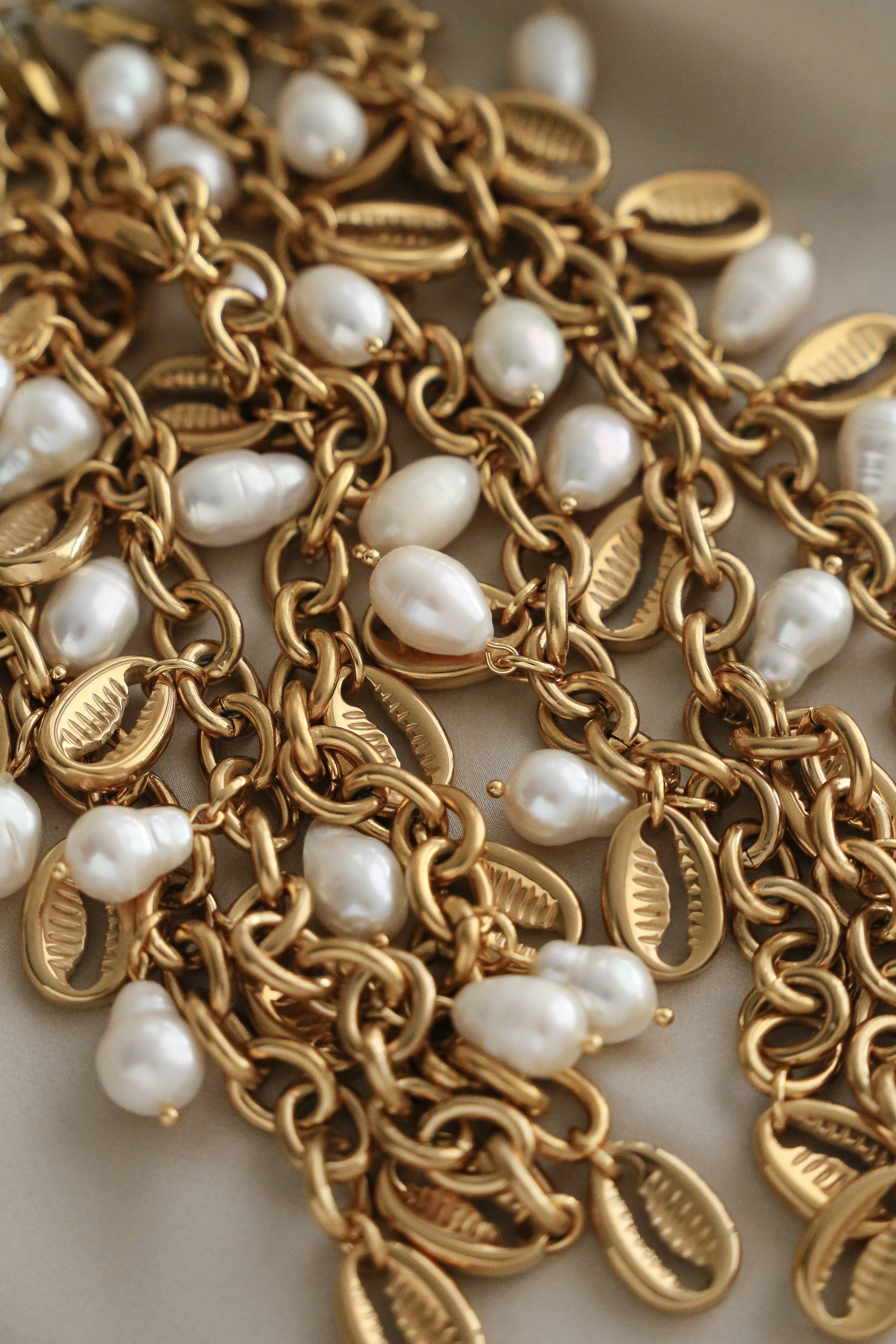 Maria Bracelet - Boutique Minimaliste has waterproof, durable, elegant and vintage inspired jewelry