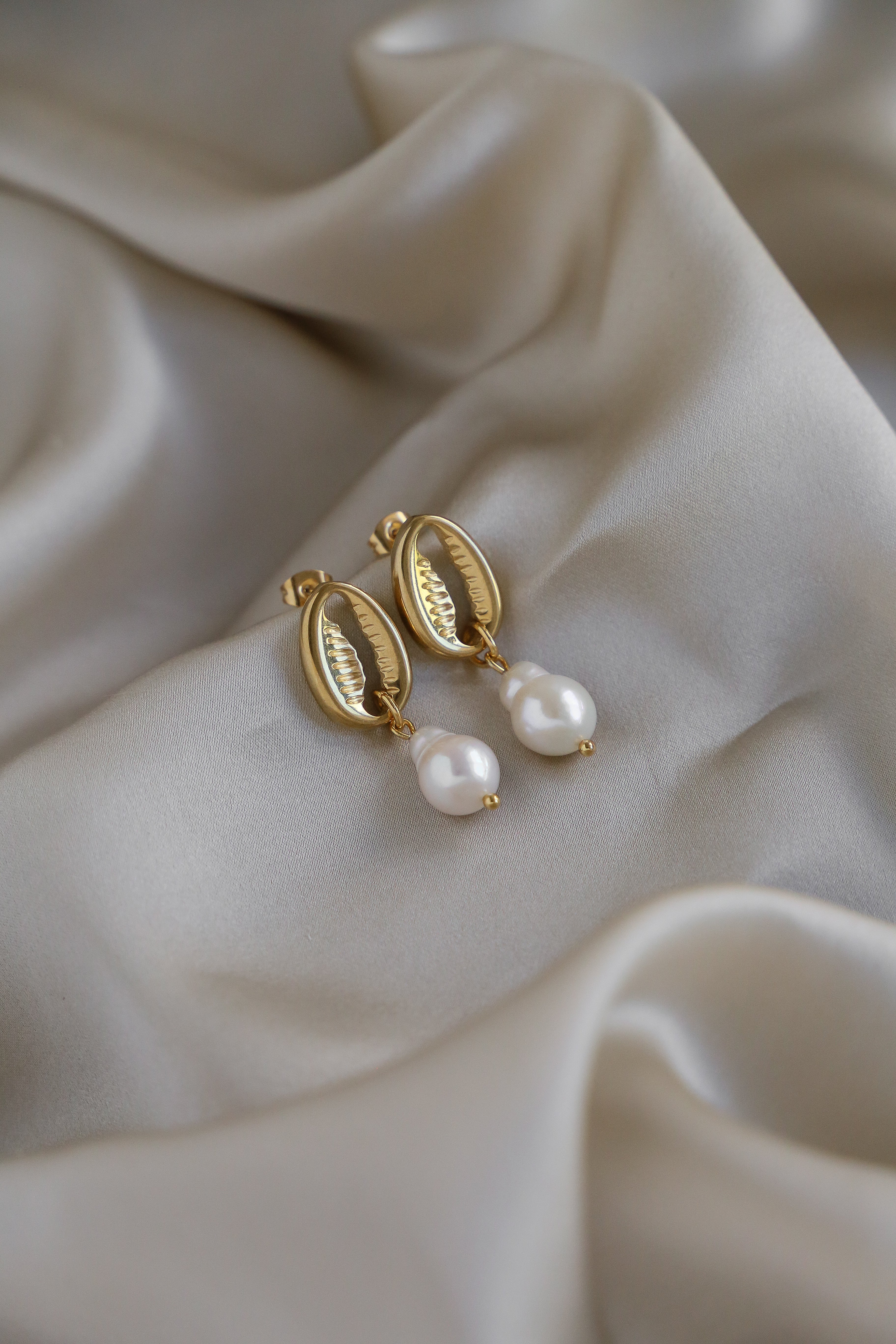 Maria Earrings - Boutique Minimaliste has waterproof, durable, elegant and vintage inspired jewelry