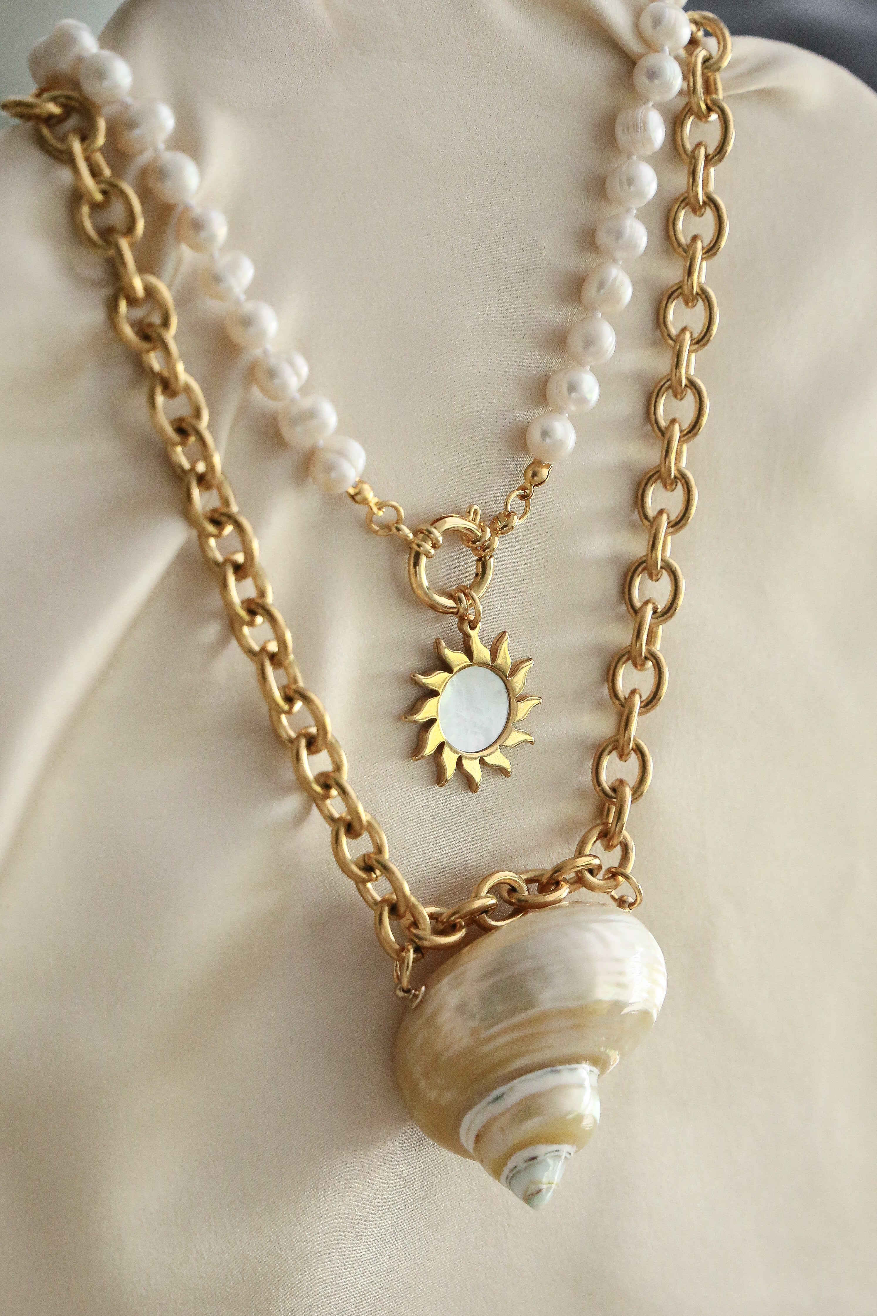 Marta Necklace - Boutique Minimaliste has waterproof, durable, elegant and vintage inspired jewelry