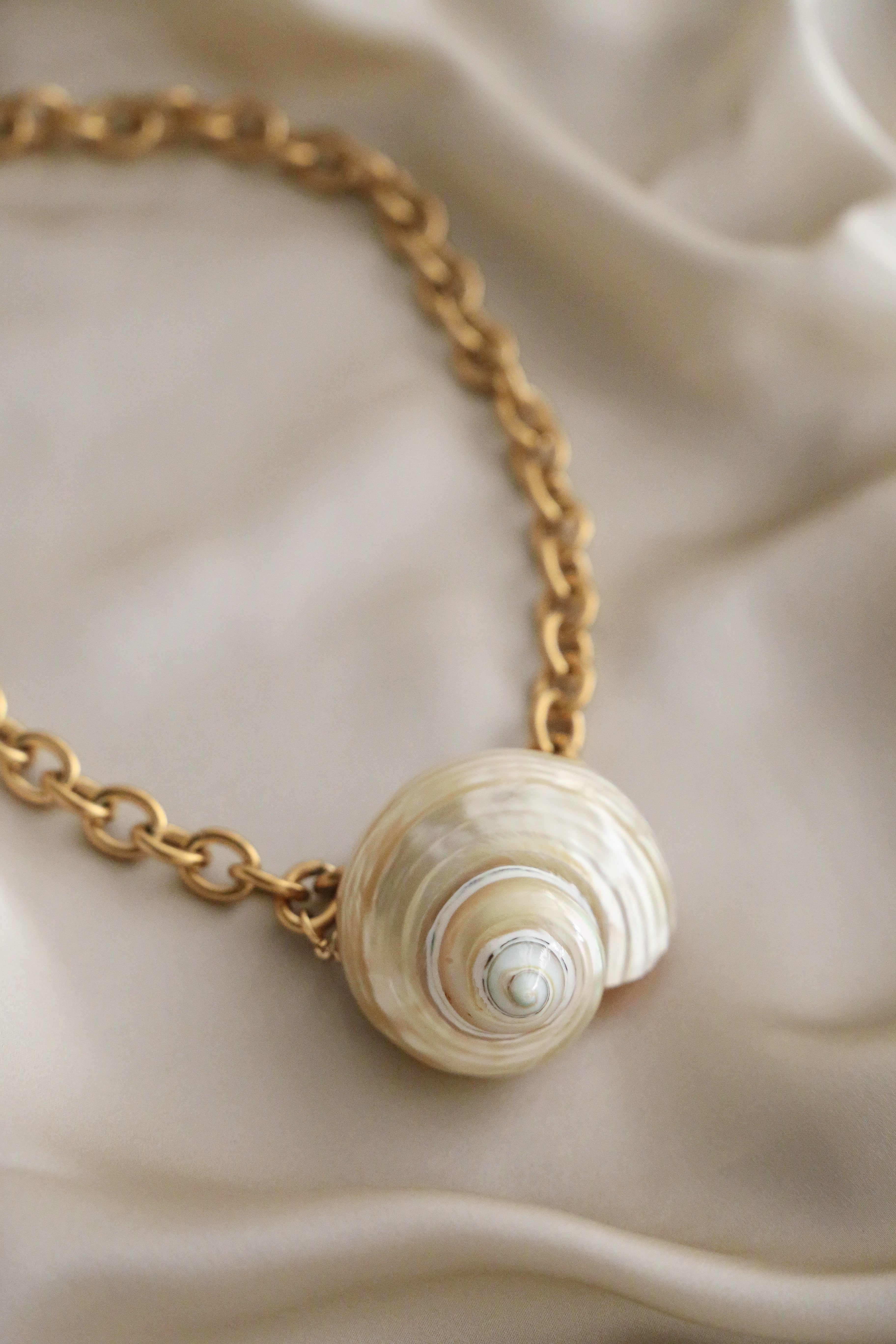 Marta Necklace - Boutique Minimaliste has waterproof, durable, elegant and vintage inspired jewelry