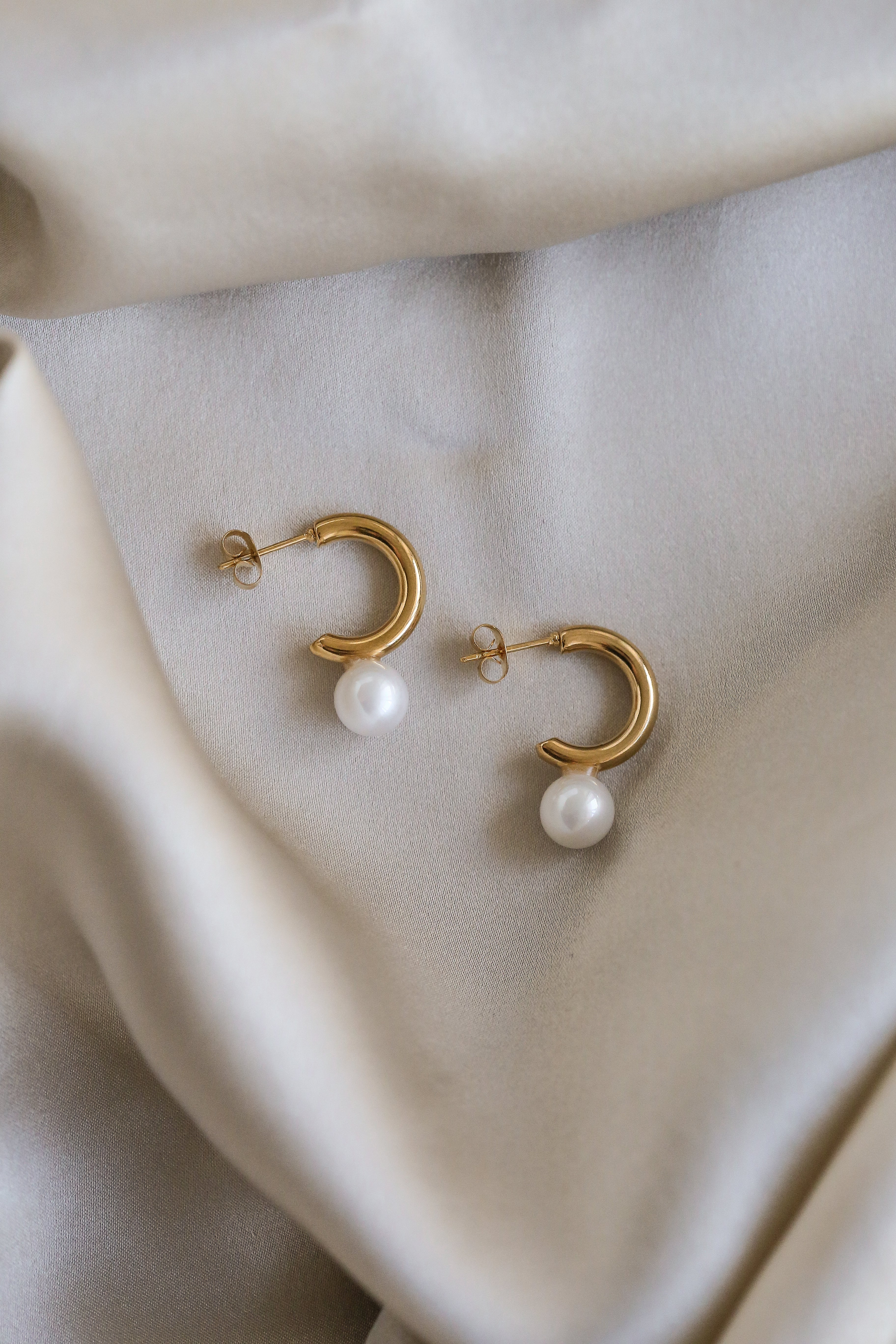 Martina Hoop Earrings - Boutique Minimaliste has waterproof, durable, elegant and vintage inspired jewelry