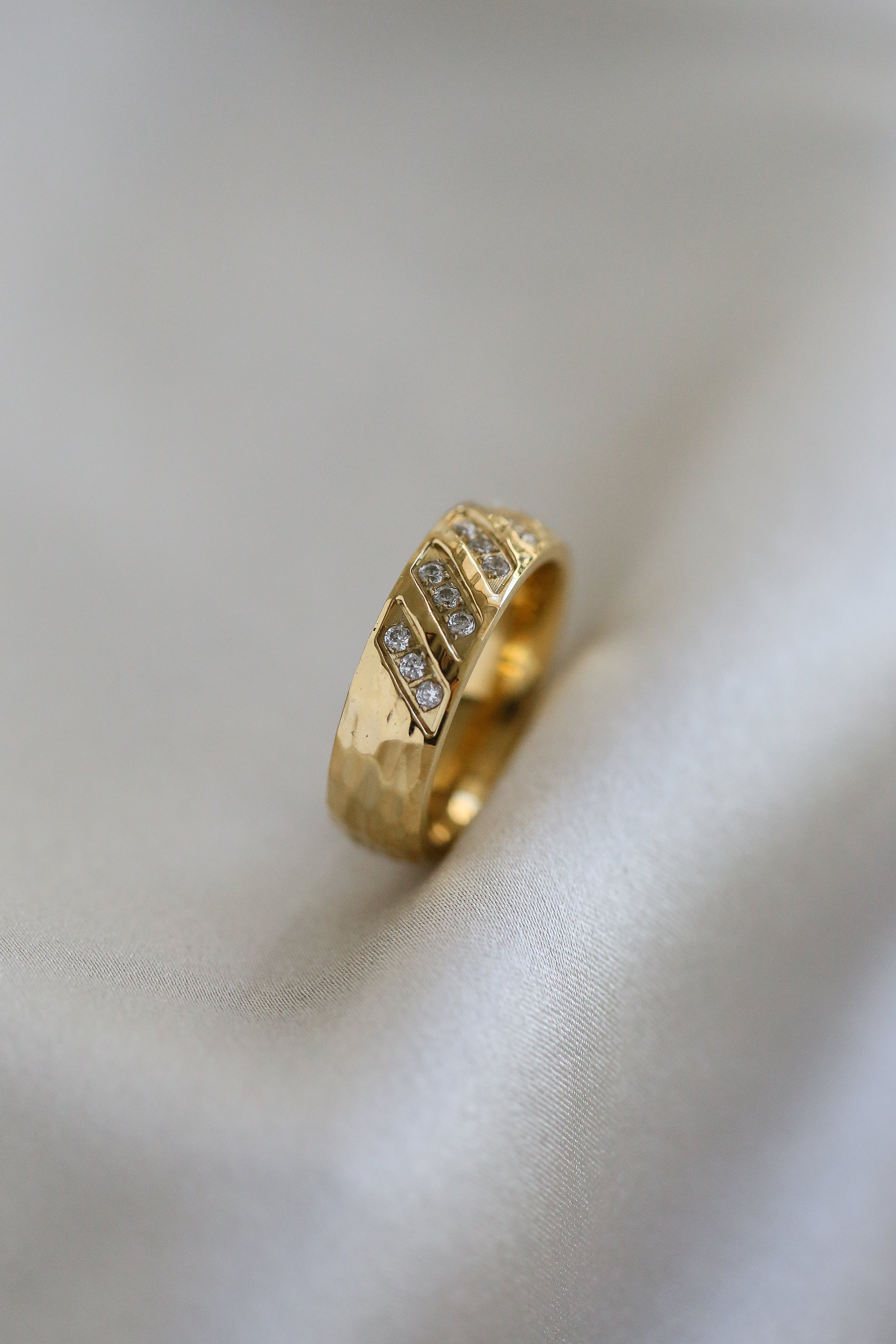 Mia Ring - Boutique Minimaliste has waterproof, durable, elegant and vintage inspired jewelry
