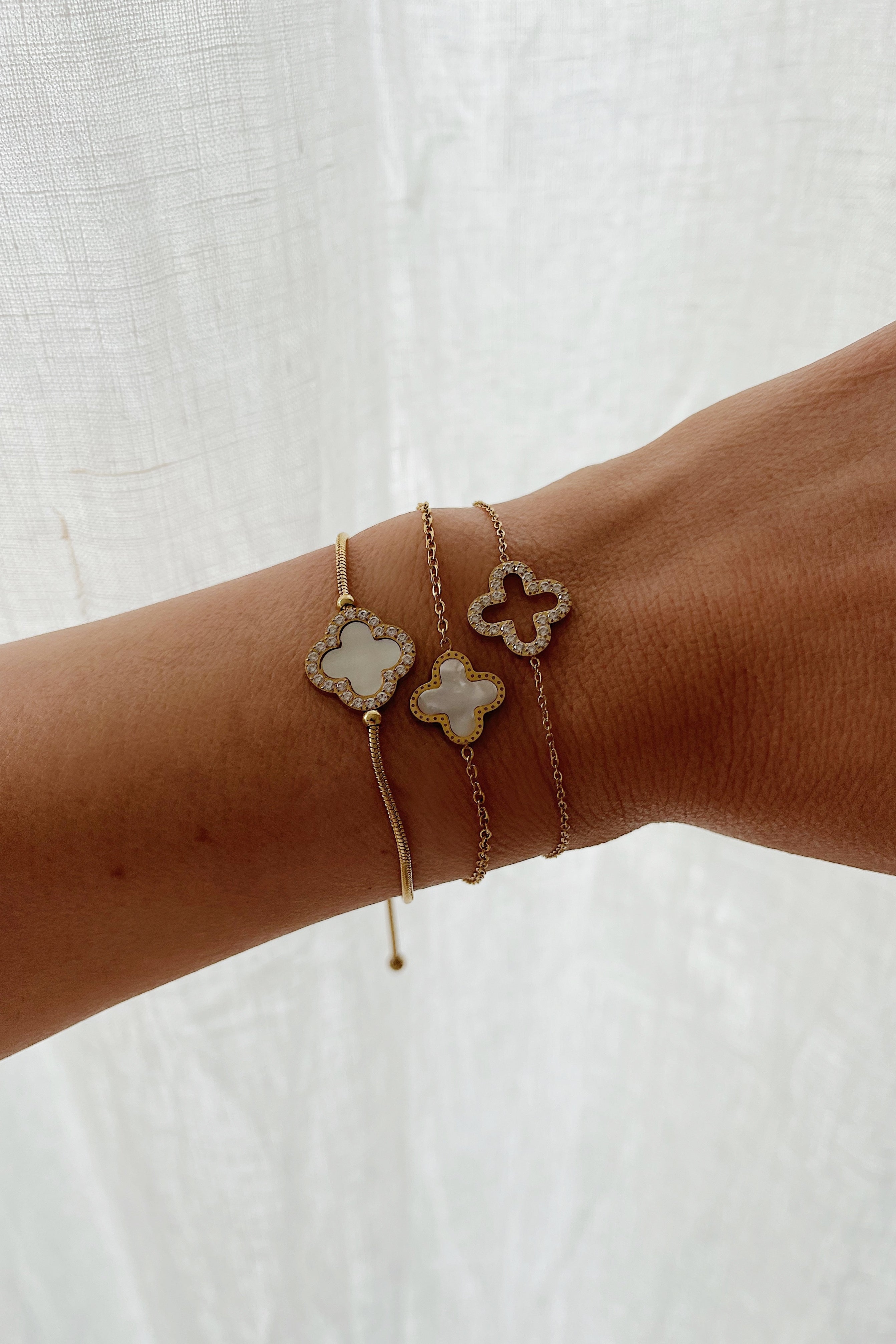 Mila Bracelet - Boutique Minimaliste has waterproof, durable, elegant and vintage inspired jewelry