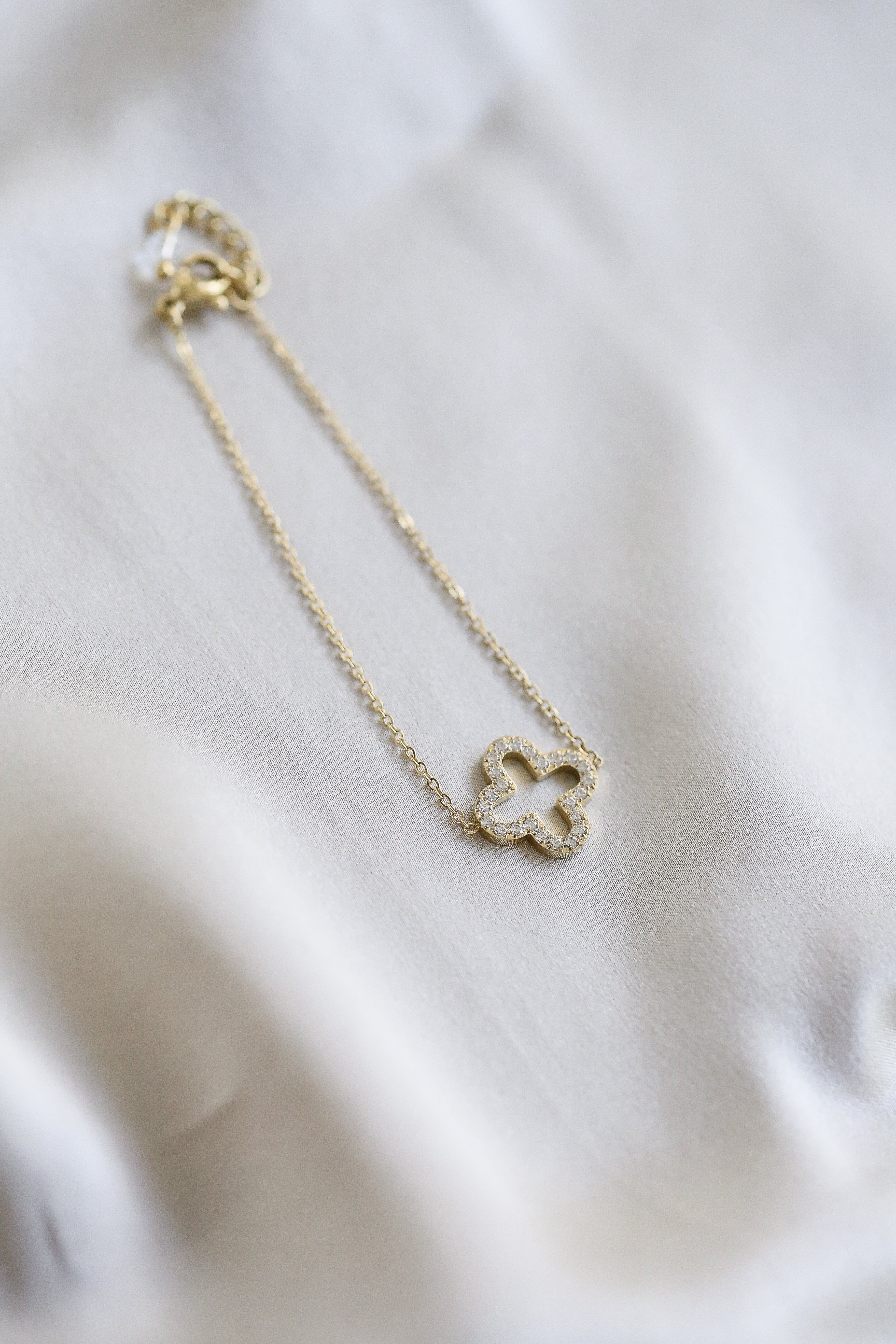 Mimi Bracelet - Boutique Minimaliste has waterproof, durable, elegant and vintage inspired jewelry